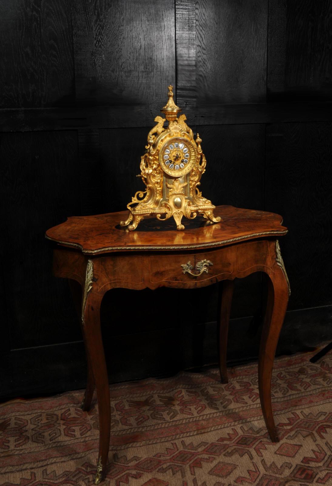 Horloge française ancienne en bronze doré - Lions Rampant - surhaussée et testée en vente 3