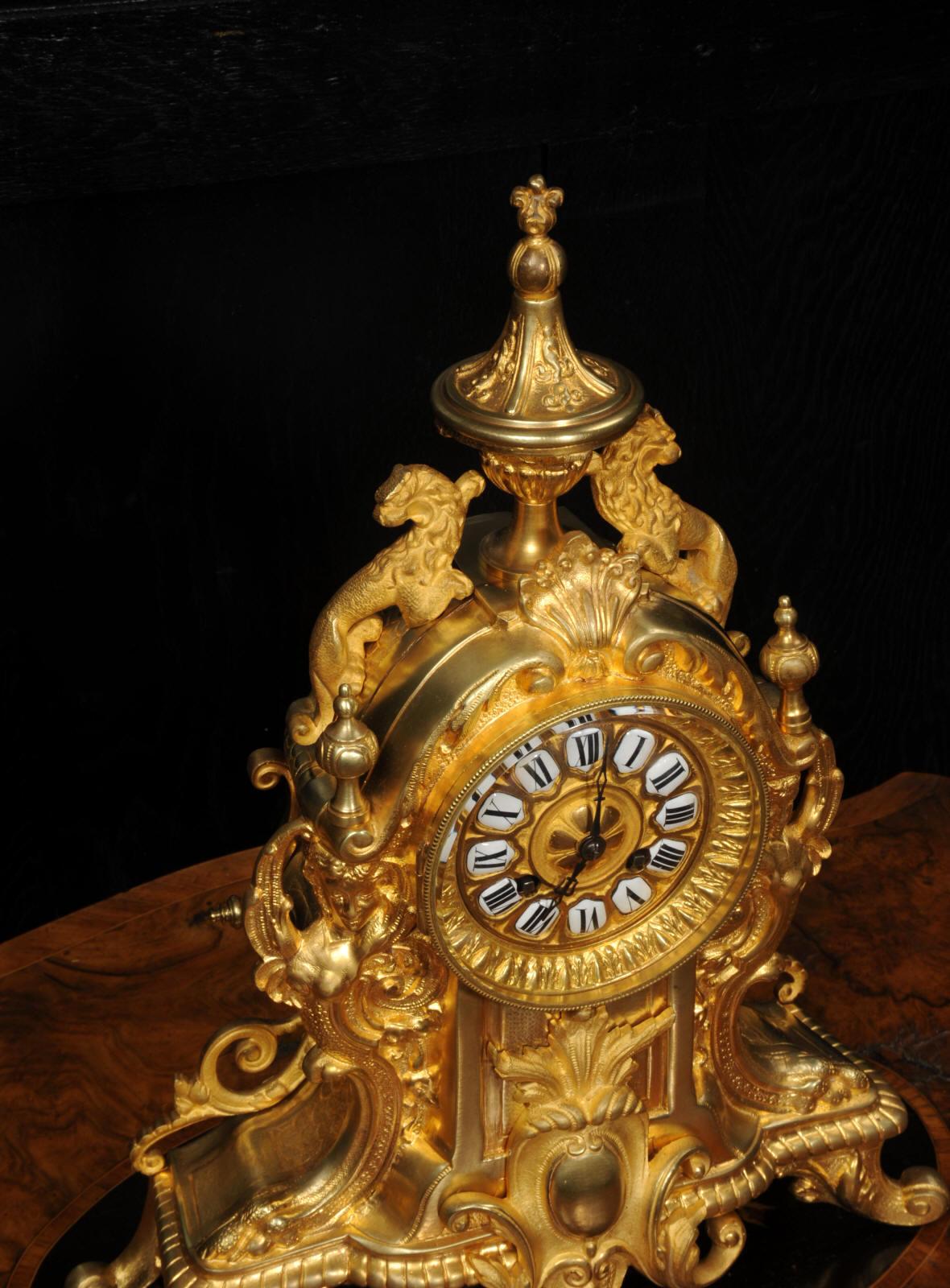 Horloge française ancienne en bronze doré - Lions Rampant - surhaussée et testée en vente 4