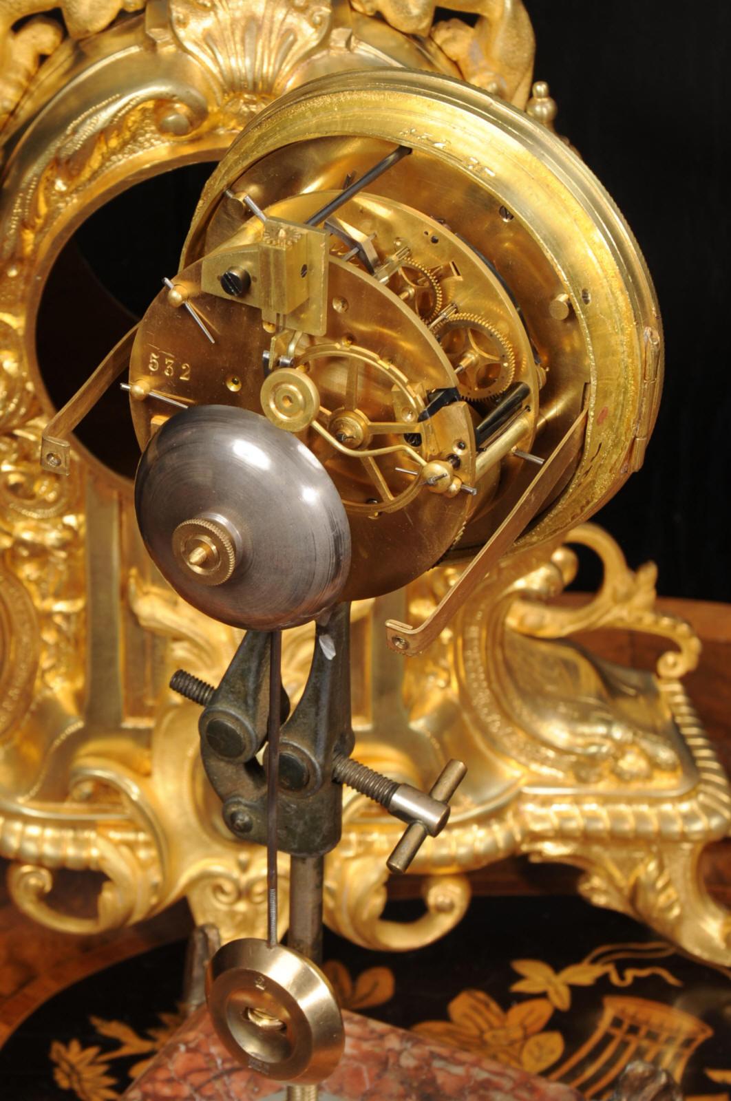 Horloge française ancienne en bronze doré - Lions Rampant - surhaussée et testée en vente 11
