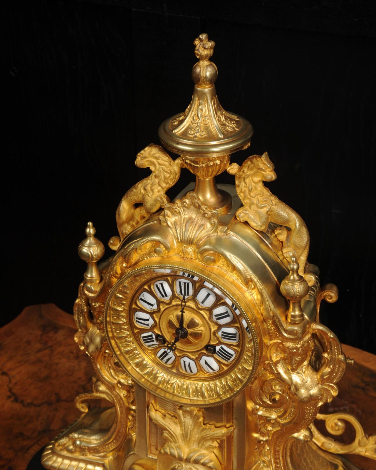 Horloge française ancienne en bronze doré - Lions Rampant - surhaussée et testée Bon état - En vente à Belper, Derbyshire