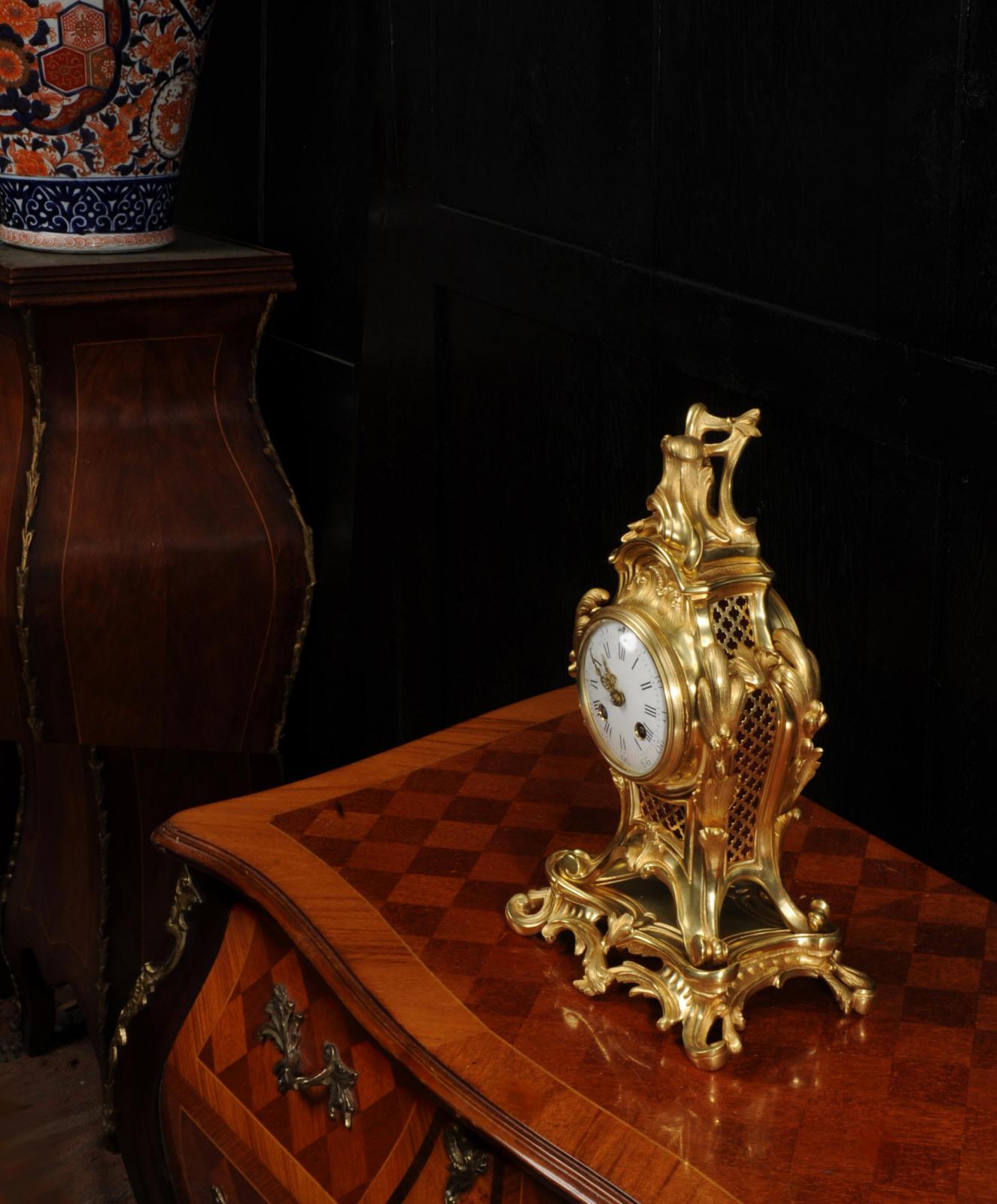 Horloge ancienne en bronze doré Louis XV Rococo en vente 4