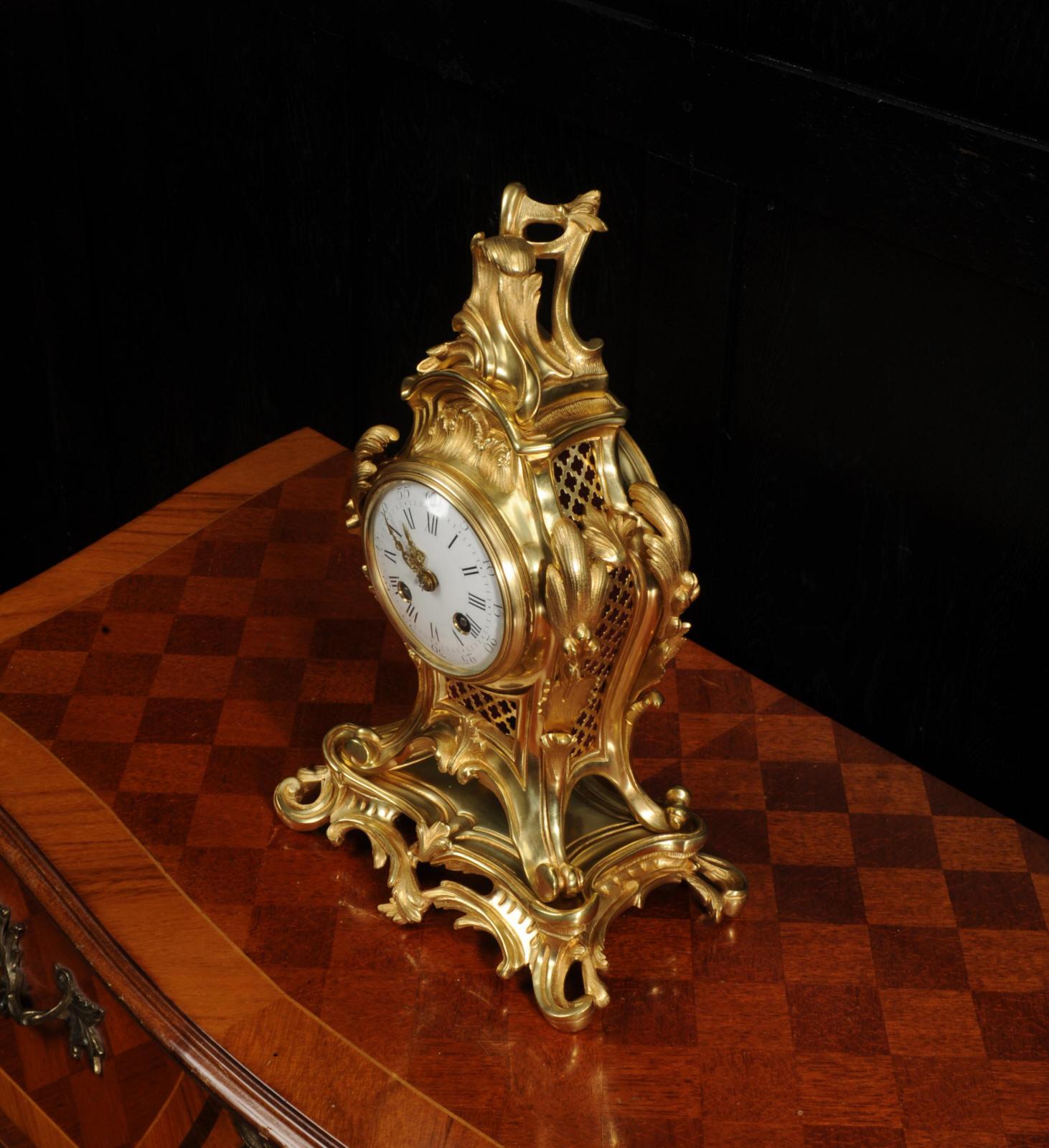 Horloge ancienne en bronze doré Louis XV Rococo en vente 5