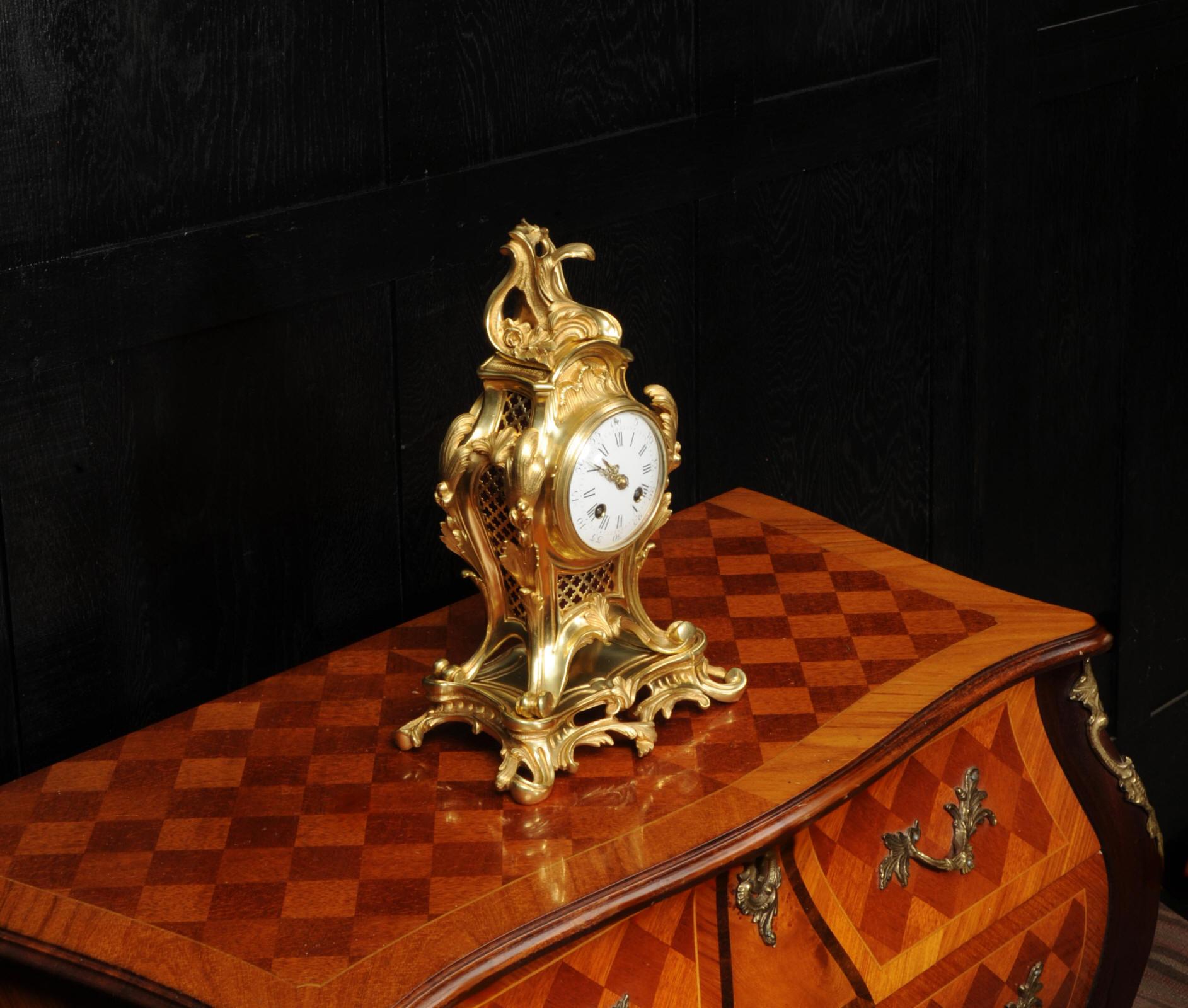 Horloge ancienne en bronze doré Louis XV Rococo en vente 6