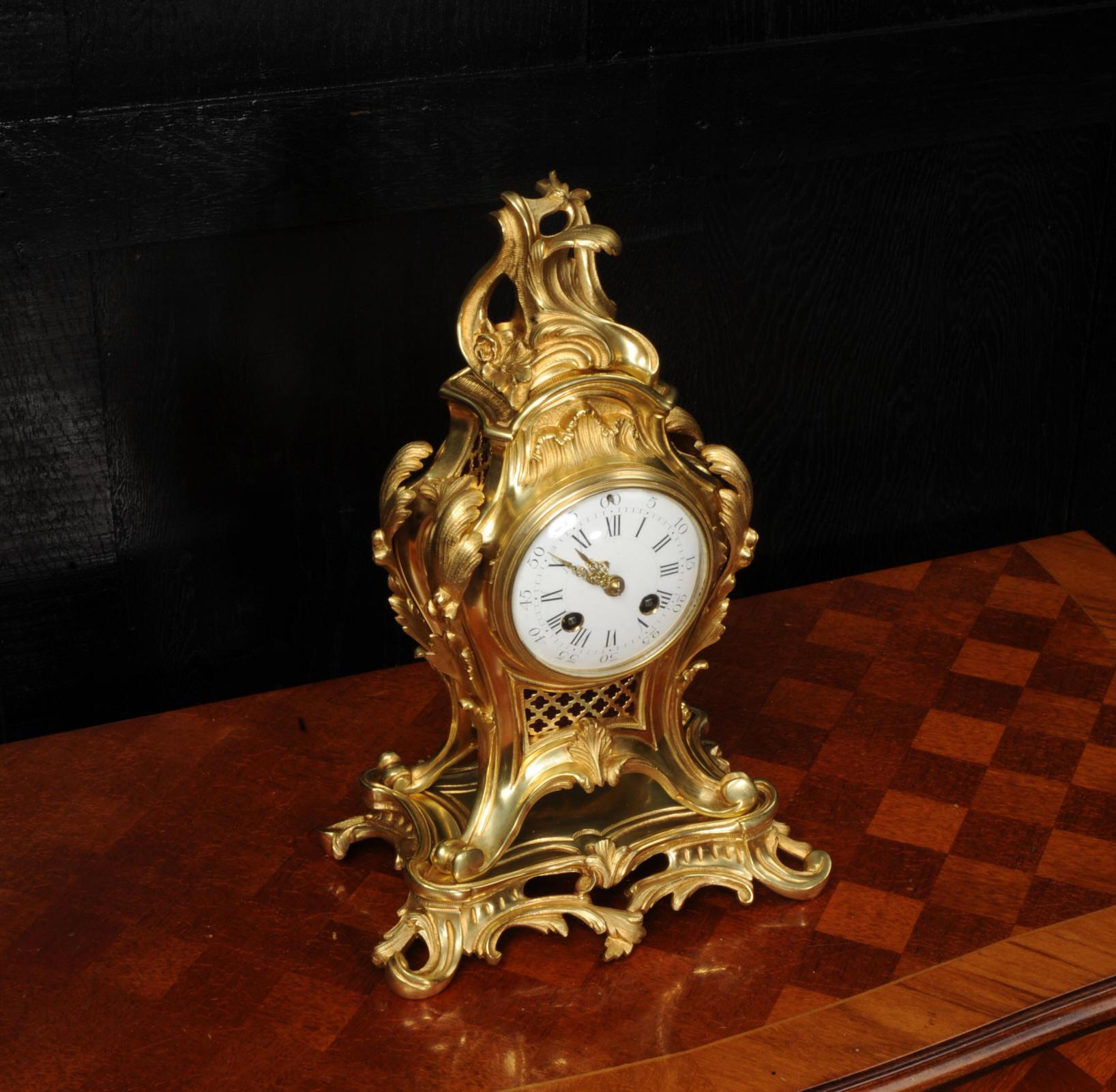 Horloge ancienne en bronze doré Louis XV Rococo en vente 7