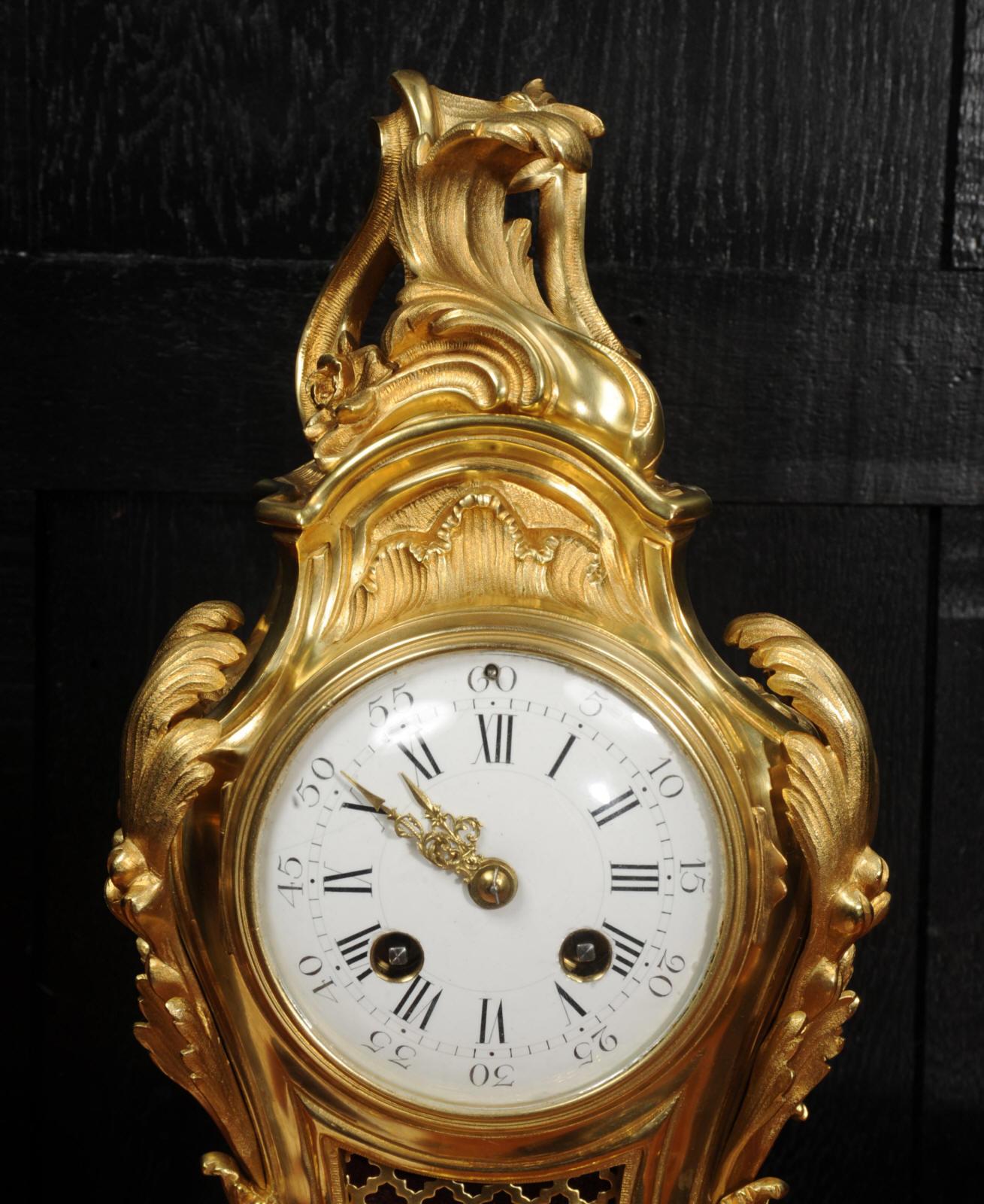 Horloge ancienne en bronze doré Louis XV Rococo en vente 8