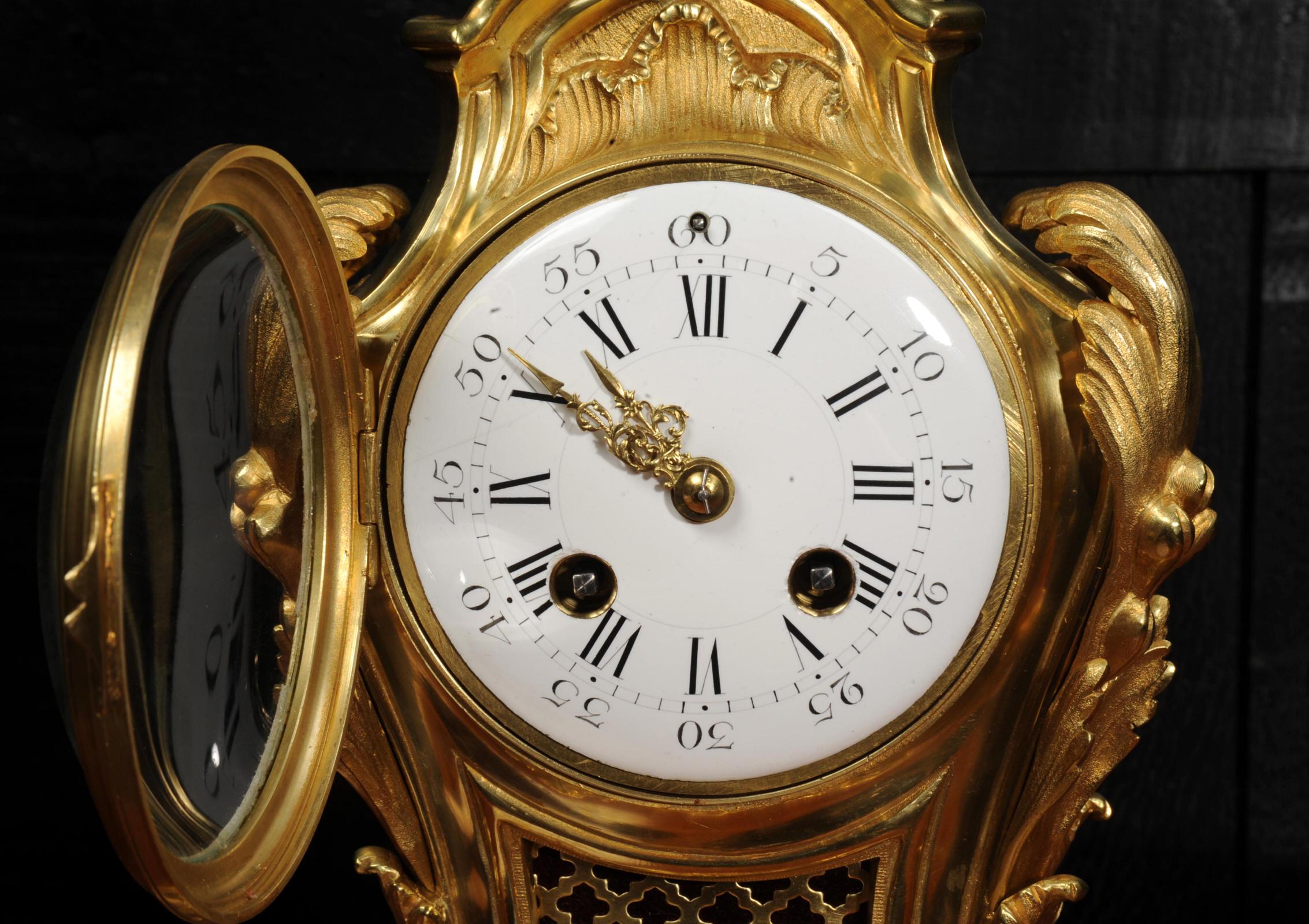 Horloge ancienne en bronze doré Louis XV Rococo en vente 9