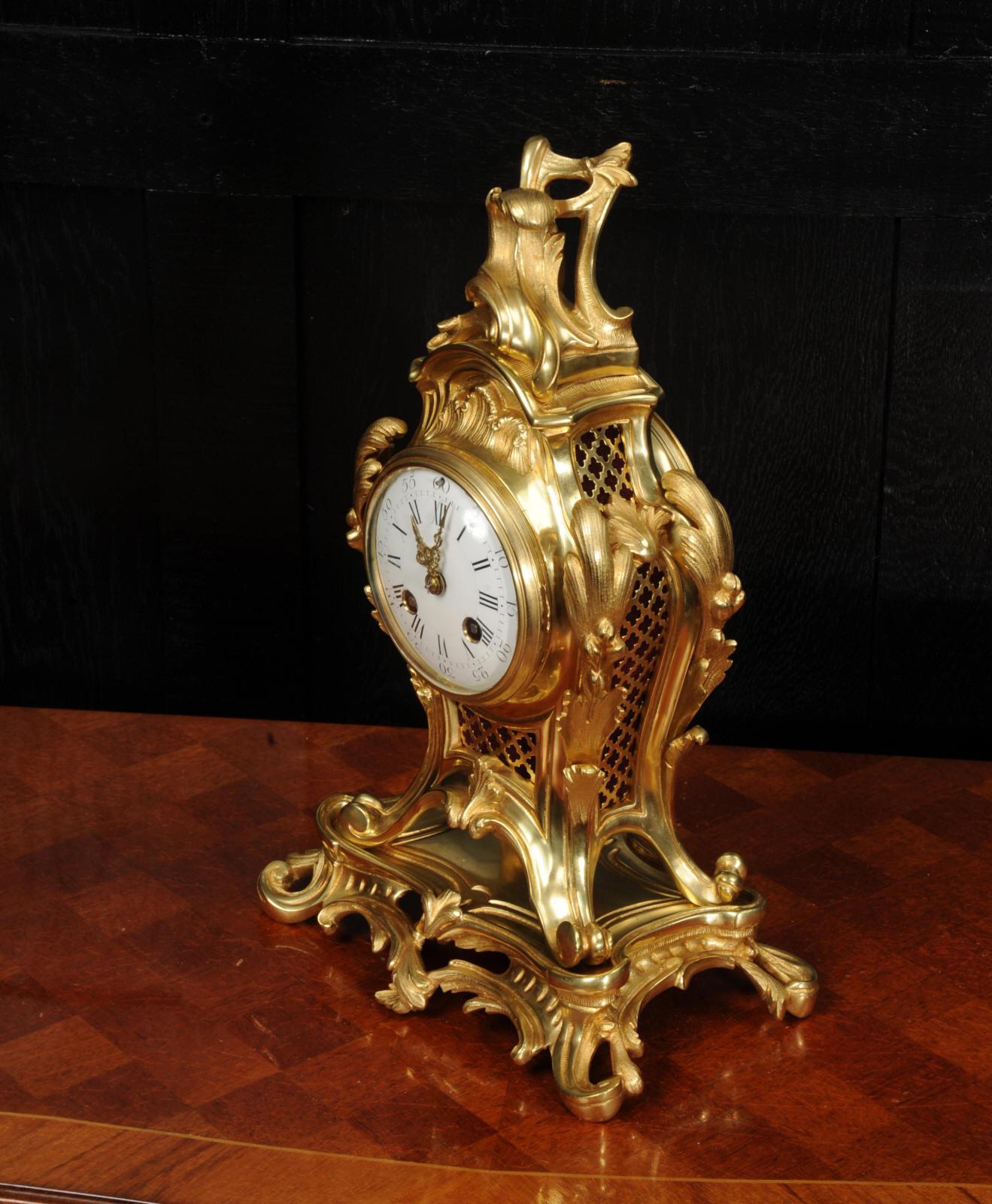 Horloge ancienne en bronze doré Louis XV Rococo en vente 10
