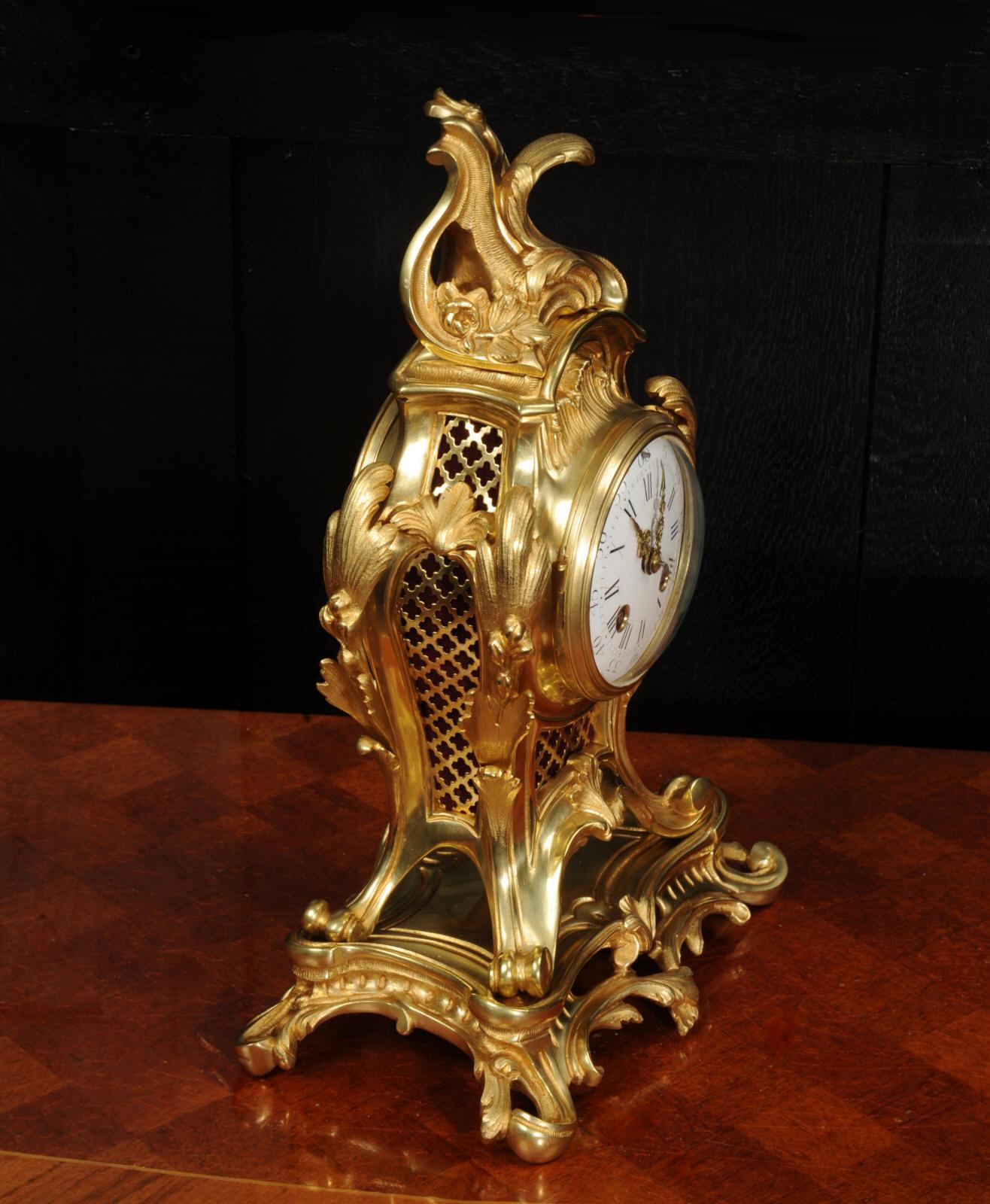 Horloge ancienne en bronze doré Louis XV Rococo en vente 1