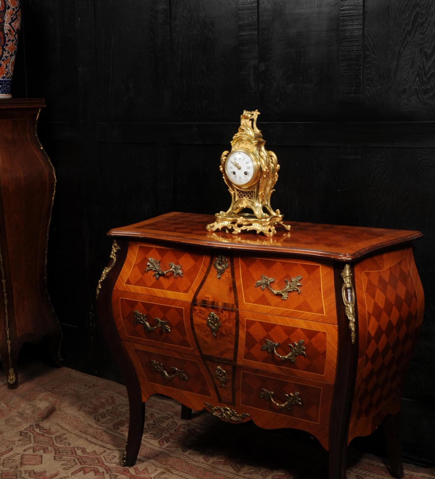 Horloge ancienne en bronze doré Louis XV Rococo en vente 3