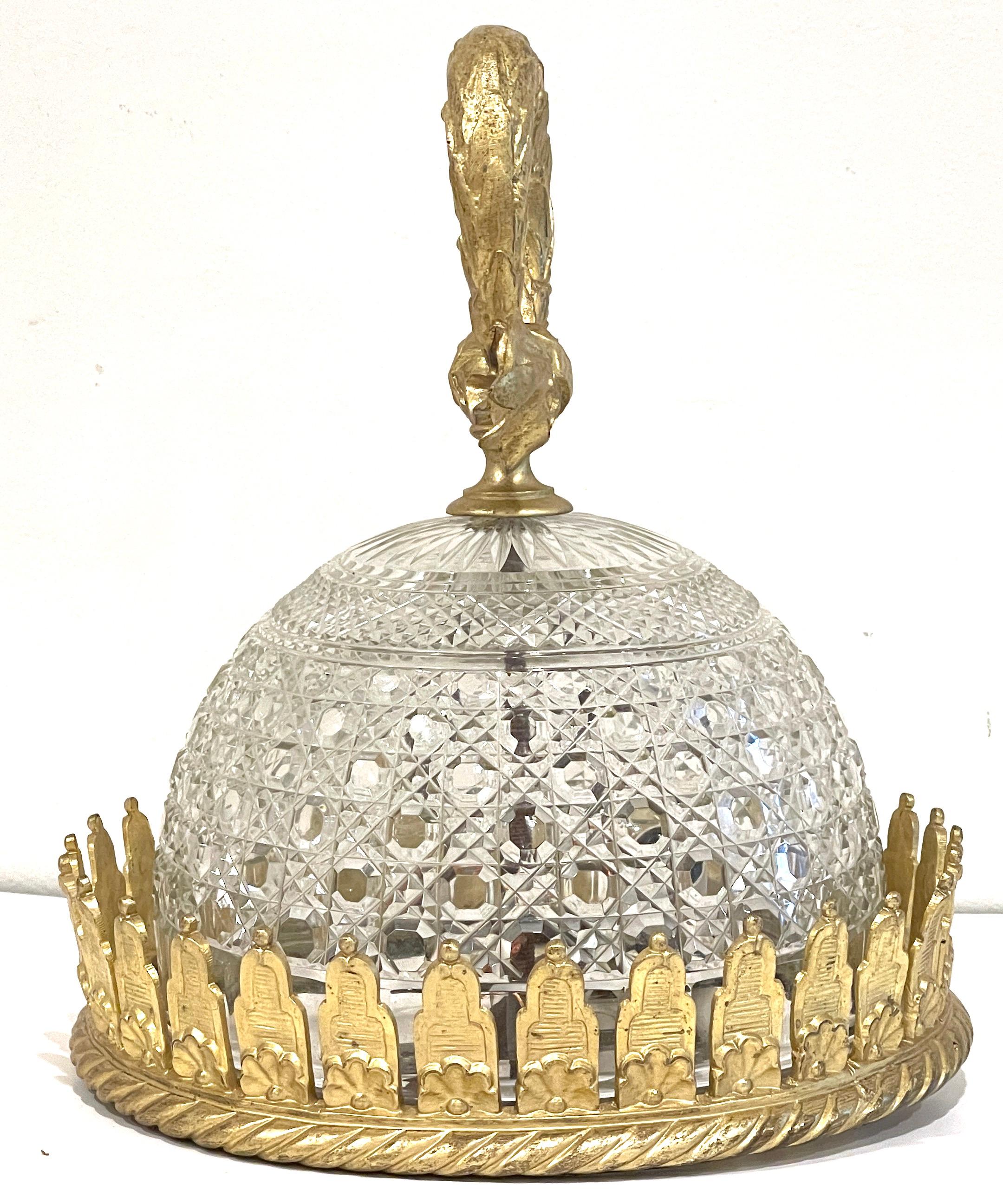 Antiker französischer Goldbronze-Kronleuchter, Baccarat 'Atrib.', Kristall, Einbaubeleuchtung  im Angebot 3