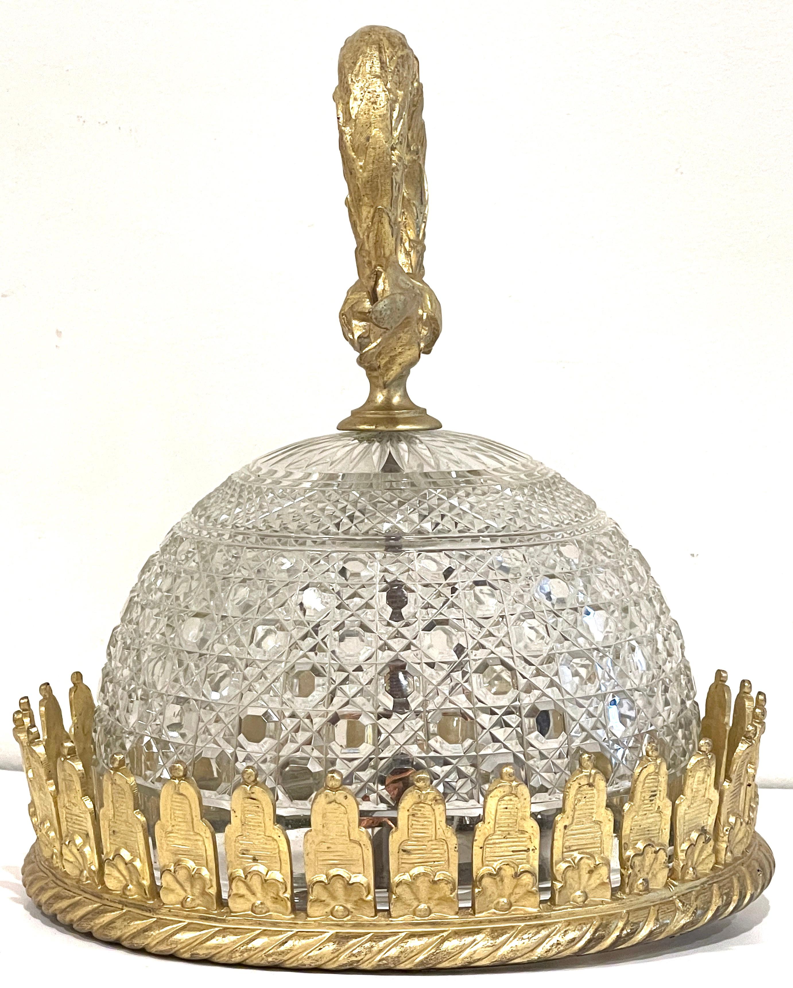 Antiker französischer Goldbronze-Kronleuchter, Baccarat 'Atrib.', Kristall, Einbaubeleuchtung  im Angebot 4