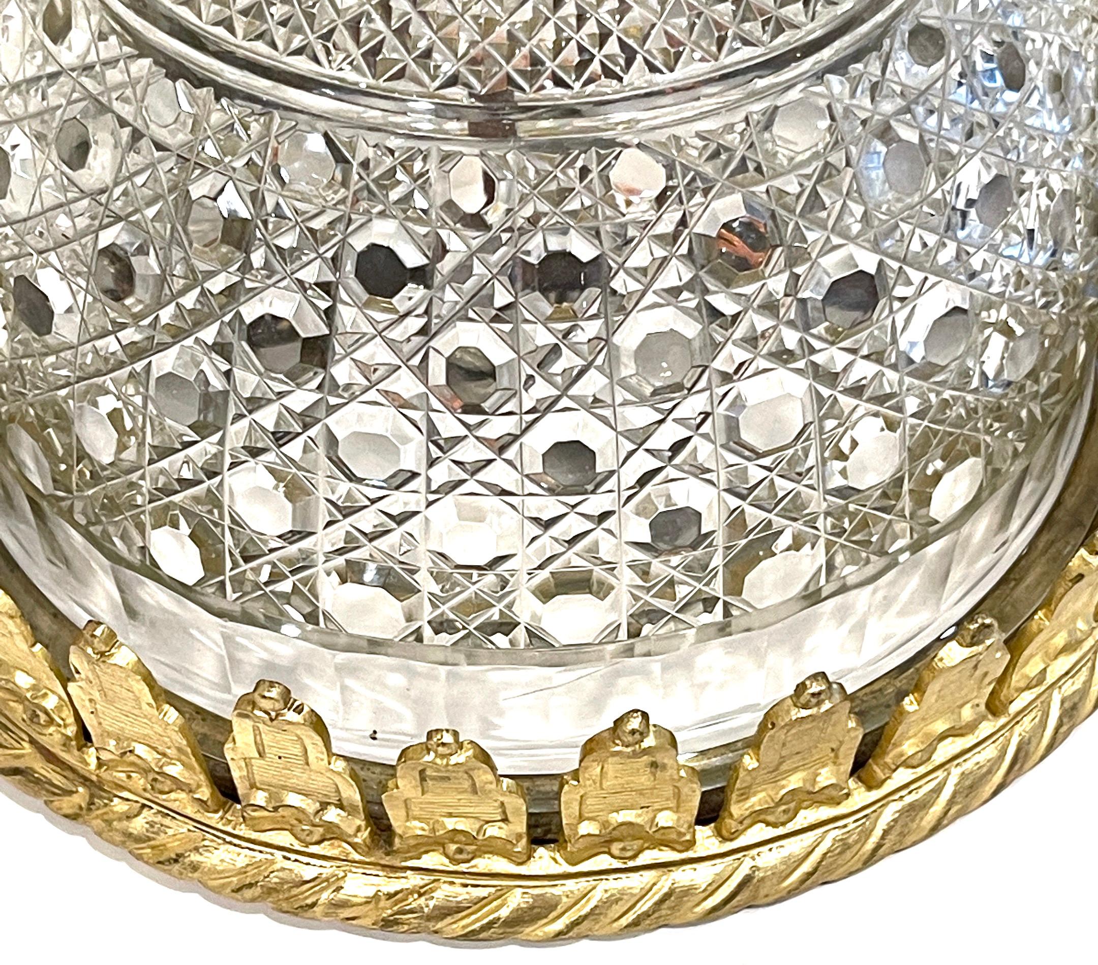Lustre encastré ancien en cristal de Baccarat « Atrib. », monté en bronze doré, France  en vente 7