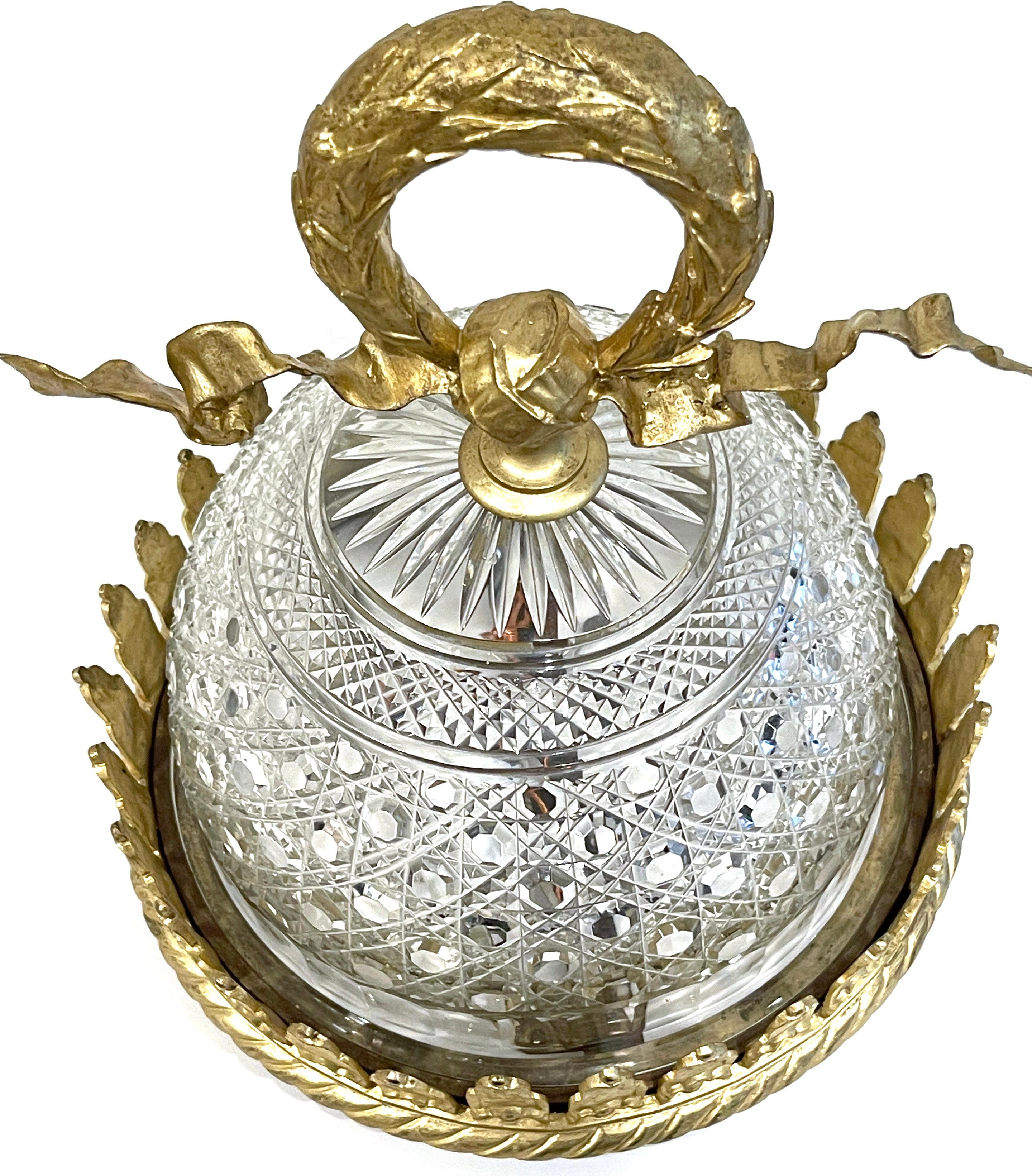 Lustre encastré ancien en cristal de Baccarat « Atrib. », monté en bronze doré, France  en vente 8
