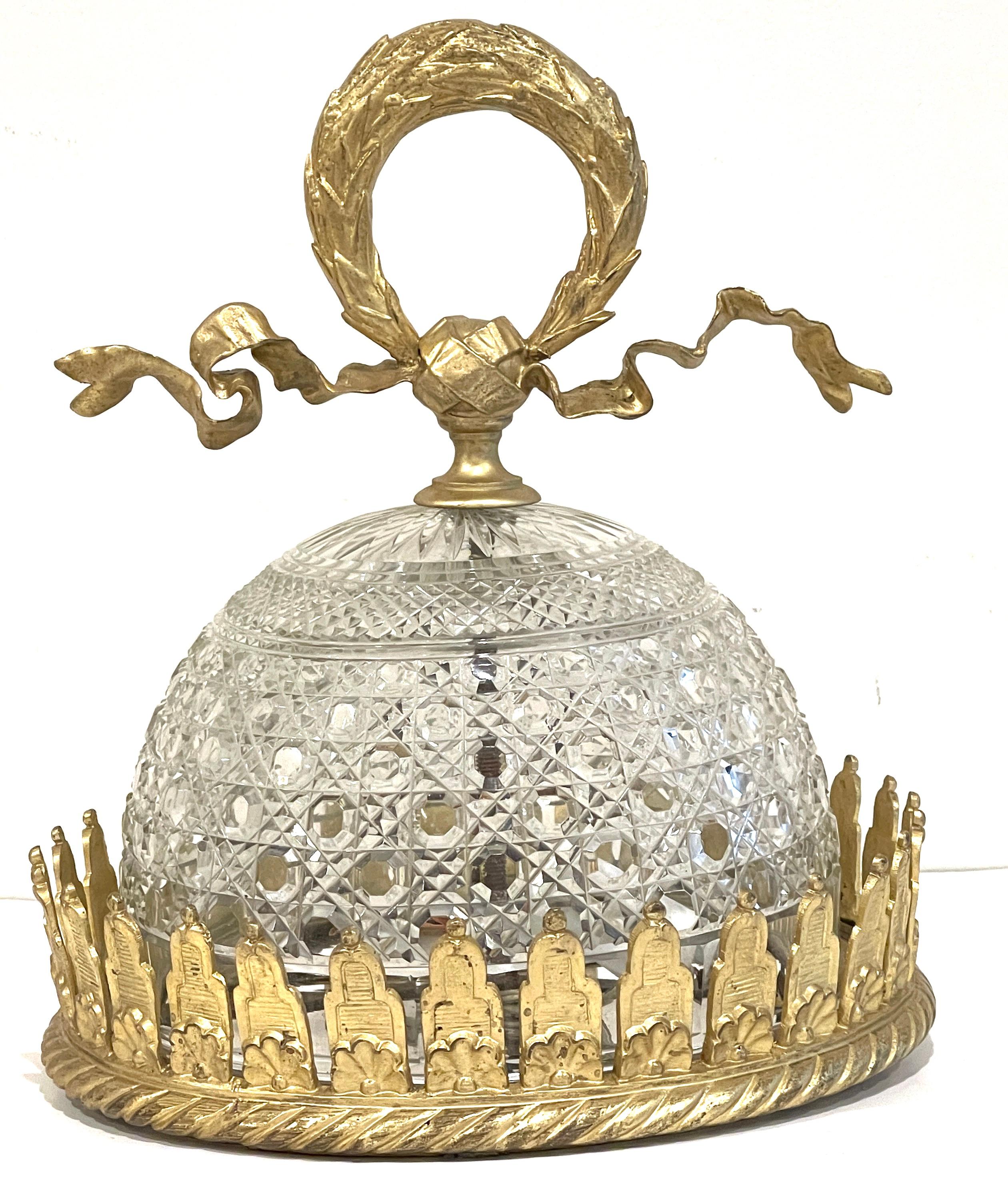 Antiker französischer Goldbronze-Kronleuchter, Baccarat 'Atrib.', Kristall, Einbaubeleuchtung  (Metall) im Angebot