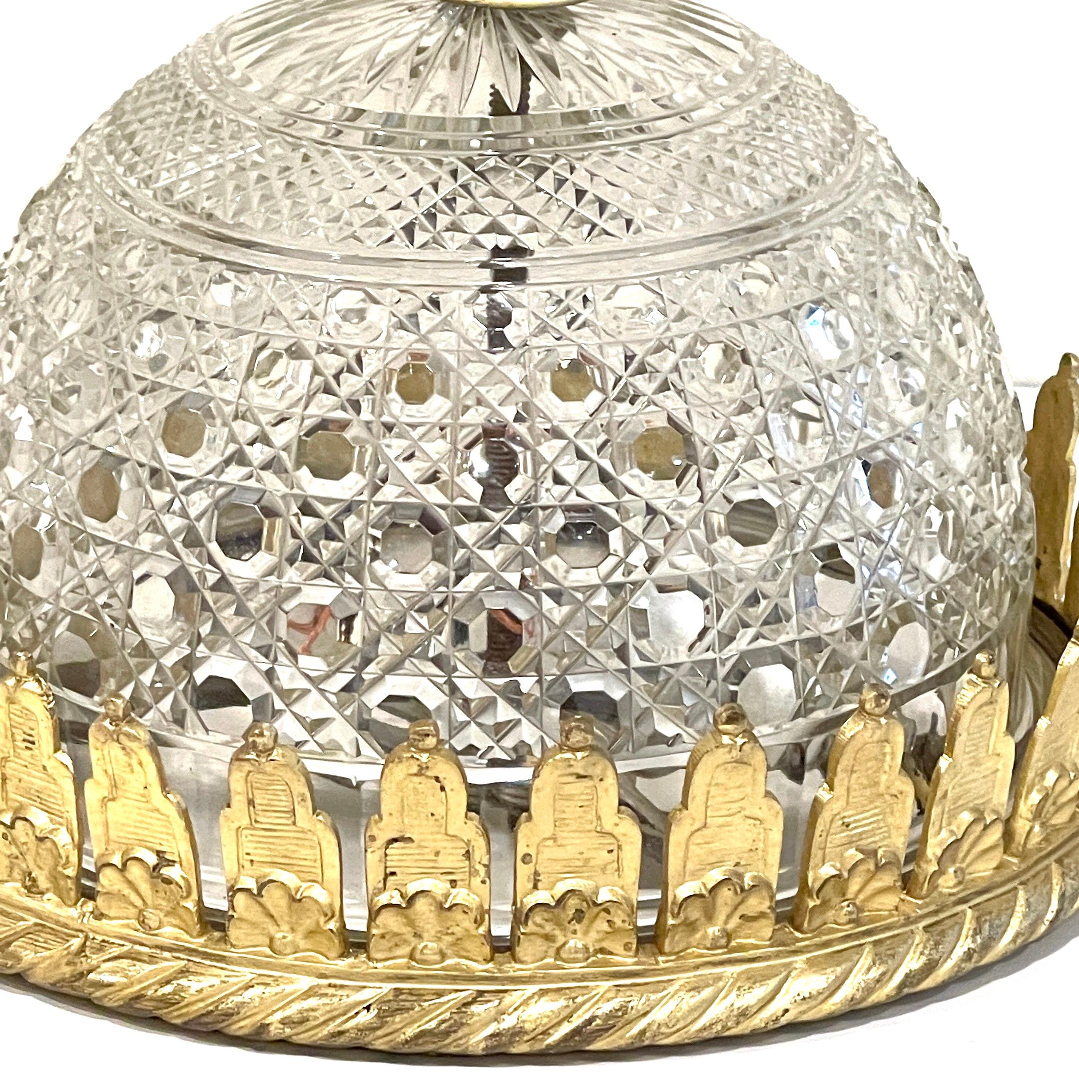 Lustre encastré ancien en cristal de Baccarat « Atrib. », monté en bronze doré, France  en vente 2