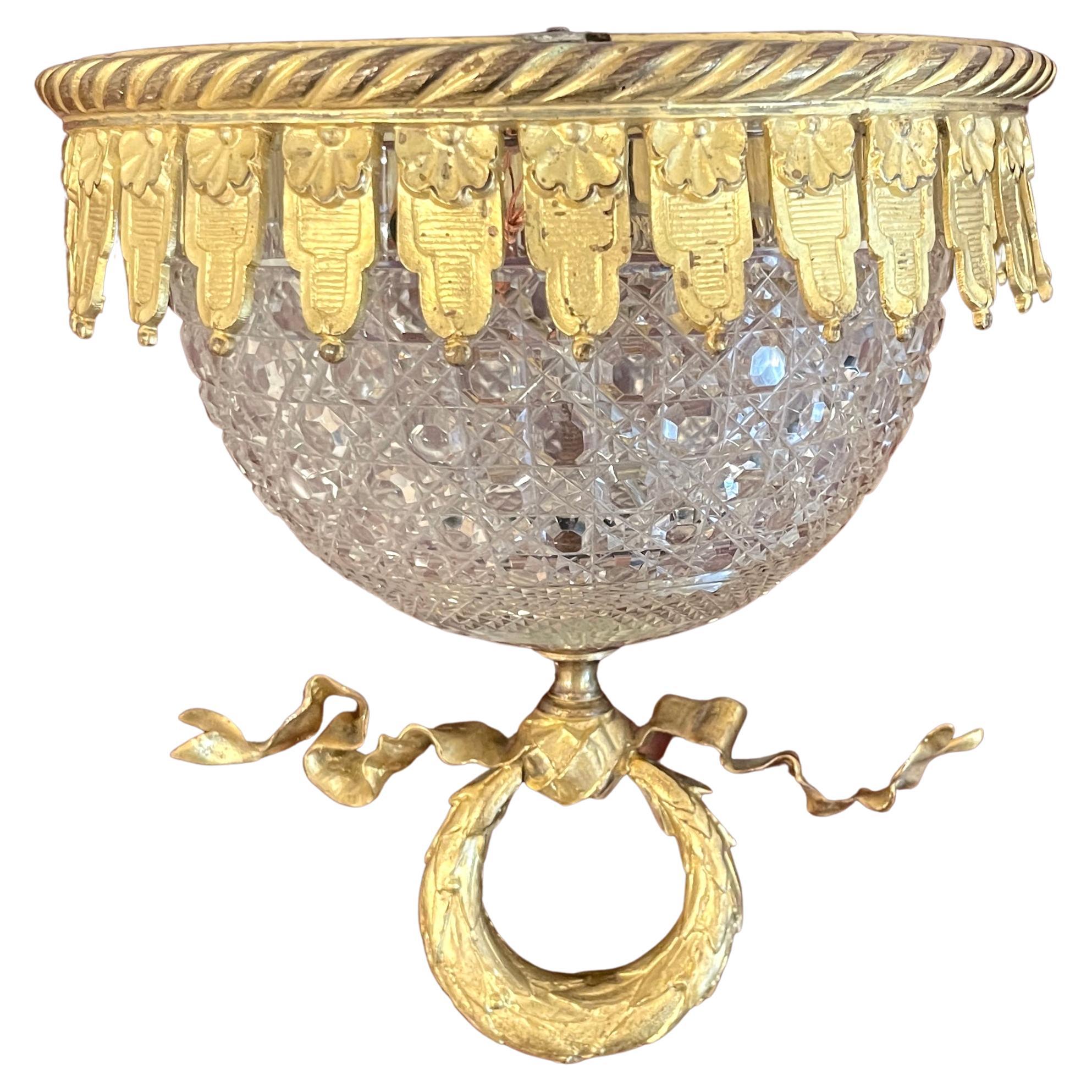 Lustre encastré ancien en cristal de Baccarat « Atrib. », monté en bronze doré, France  en vente