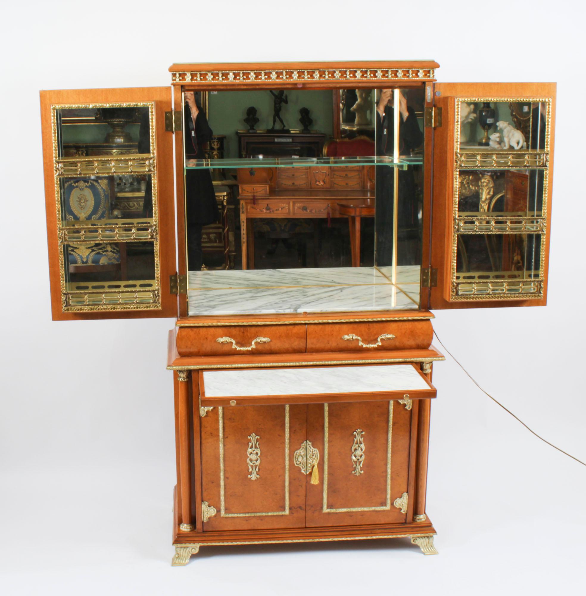 Ancienne armoire à cocktail en ronce de noyer montée sur bronze Début du 20ème siècle en vente 5