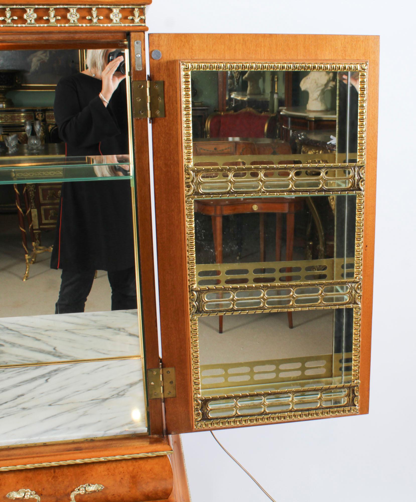 Ancienne armoire à cocktail en ronce de noyer montée sur bronze Début du 20ème siècle en vente 7