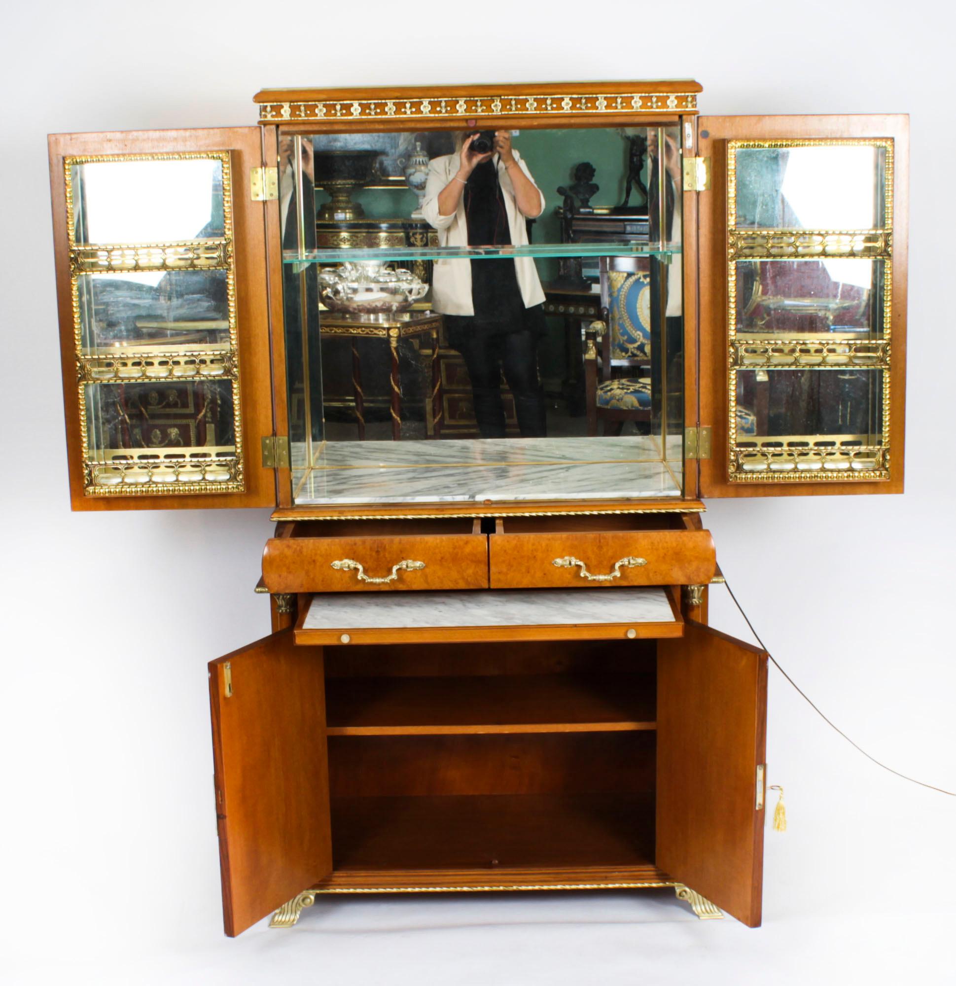 Ancienne armoire à cocktail en ronce de noyer montée sur bronze Début du 20ème siècle en vente 9