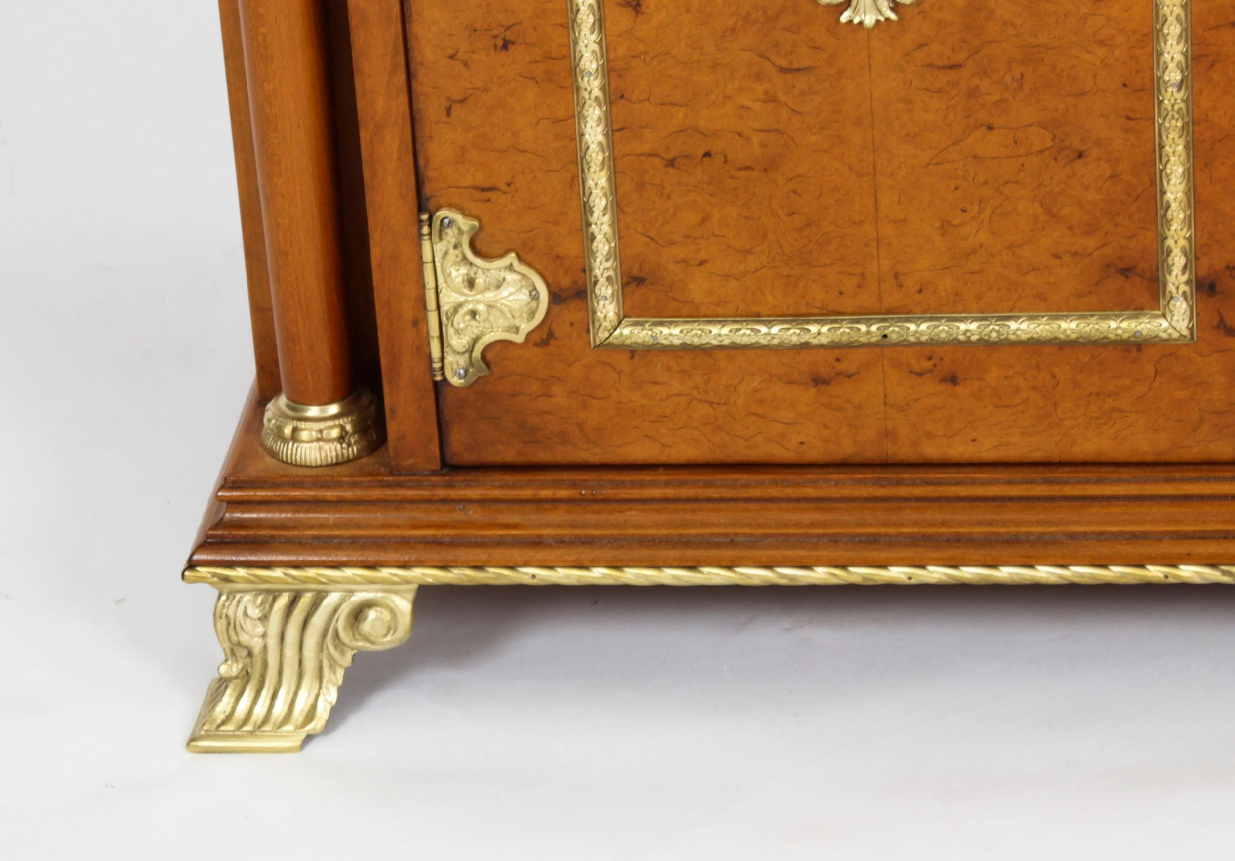 Ancienne armoire à cocktail en ronce de noyer montée sur bronze Début du 20ème siècle en vente 11
