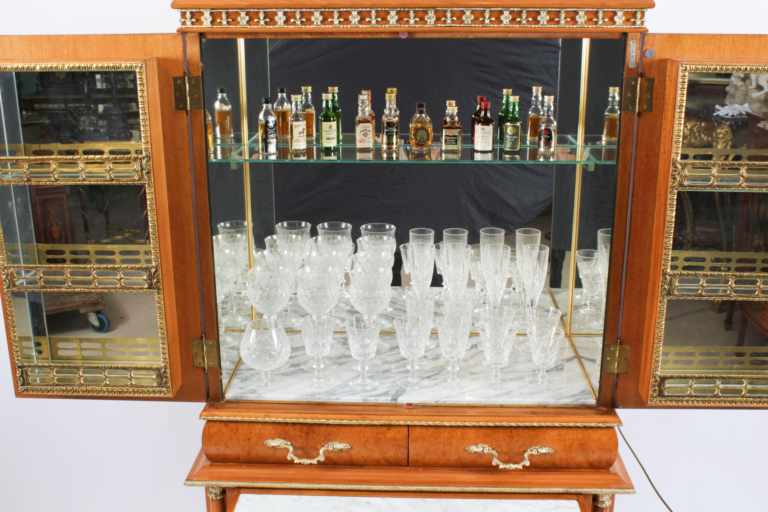 Ancienne armoire à cocktail en ronce de noyer montée sur bronze Début du 20ème siècle Bon état - En vente à London, GB