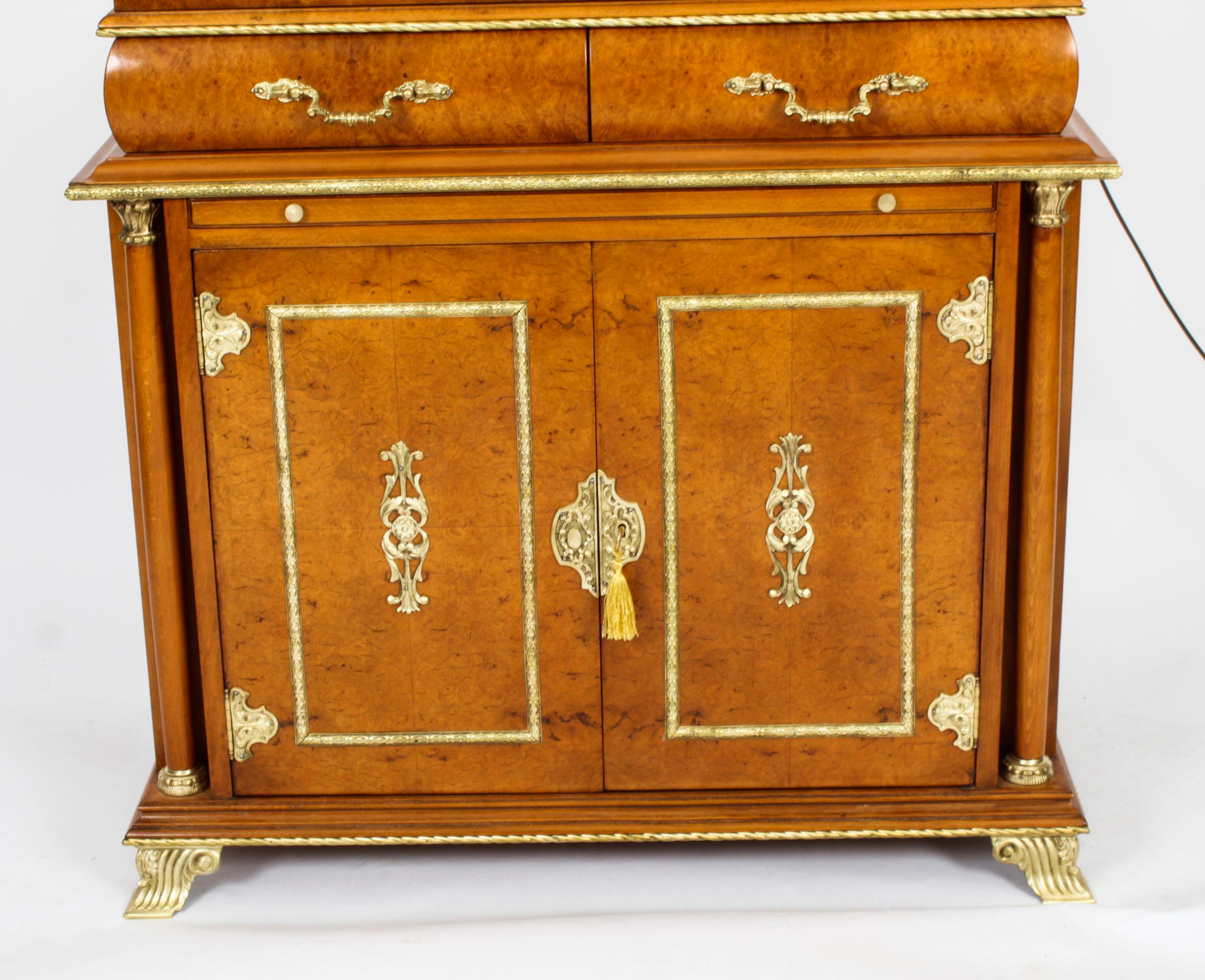 Ancienne armoire à cocktail en ronce de noyer montée sur bronze Début du 20ème siècle en vente 1