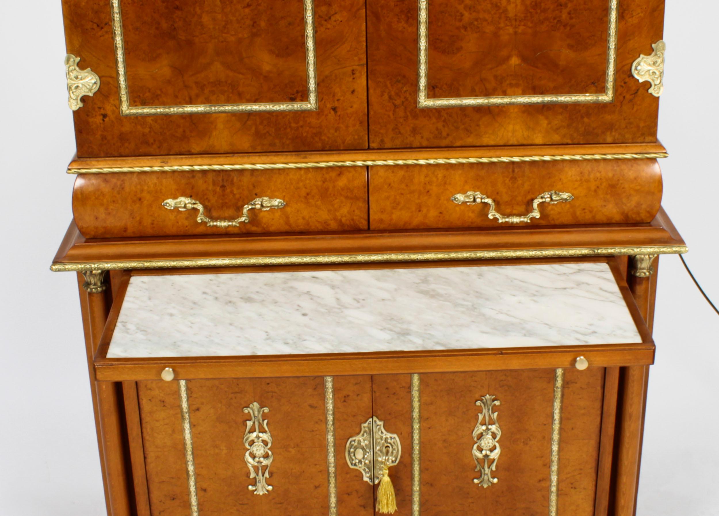 Ancienne armoire à cocktail en ronce de noyer montée sur bronze Début du 20ème siècle en vente 4