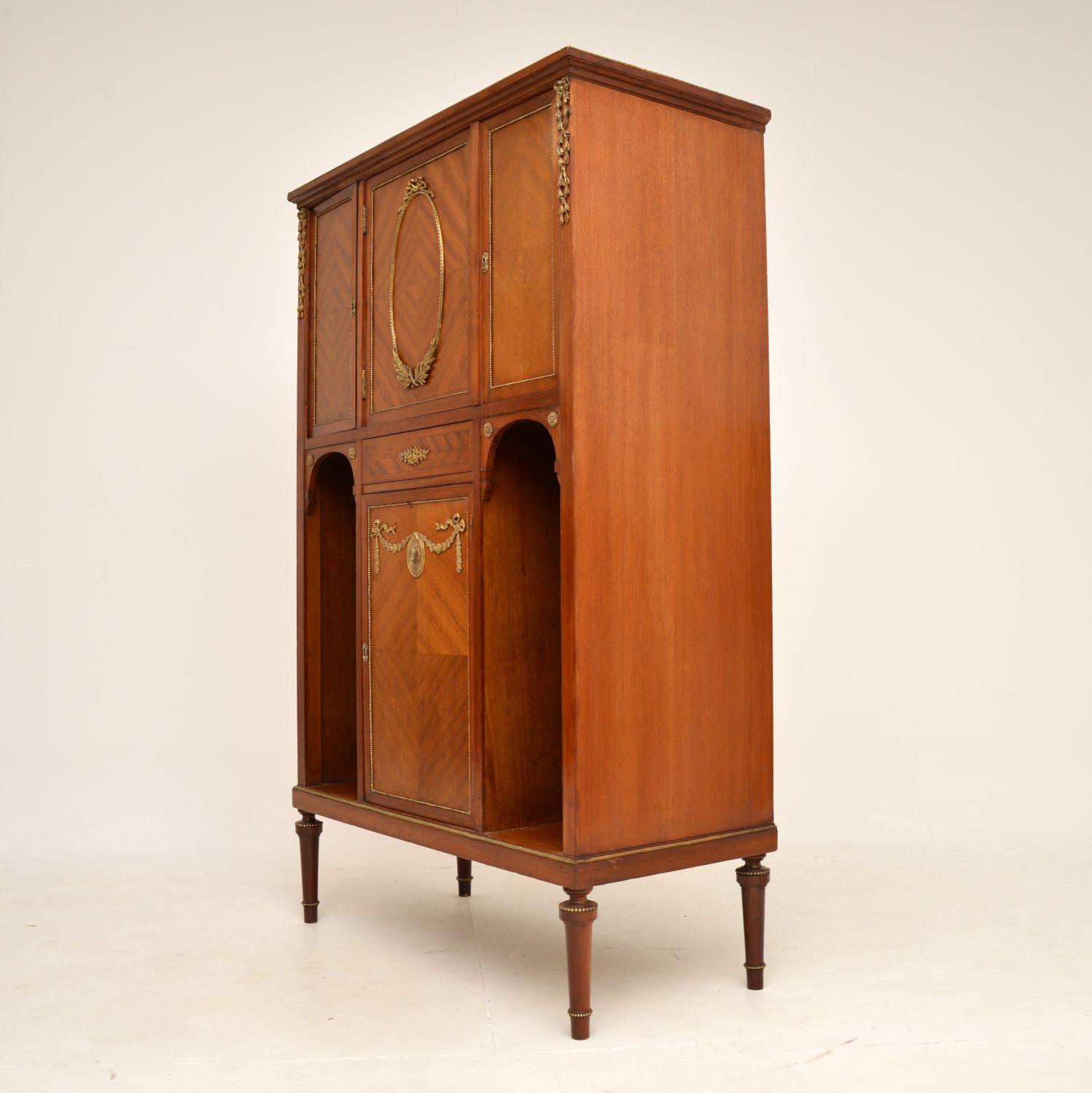 Antiguo Armario Francés Estilo Luis XIV Montado en Ormolu Ormolú en venta