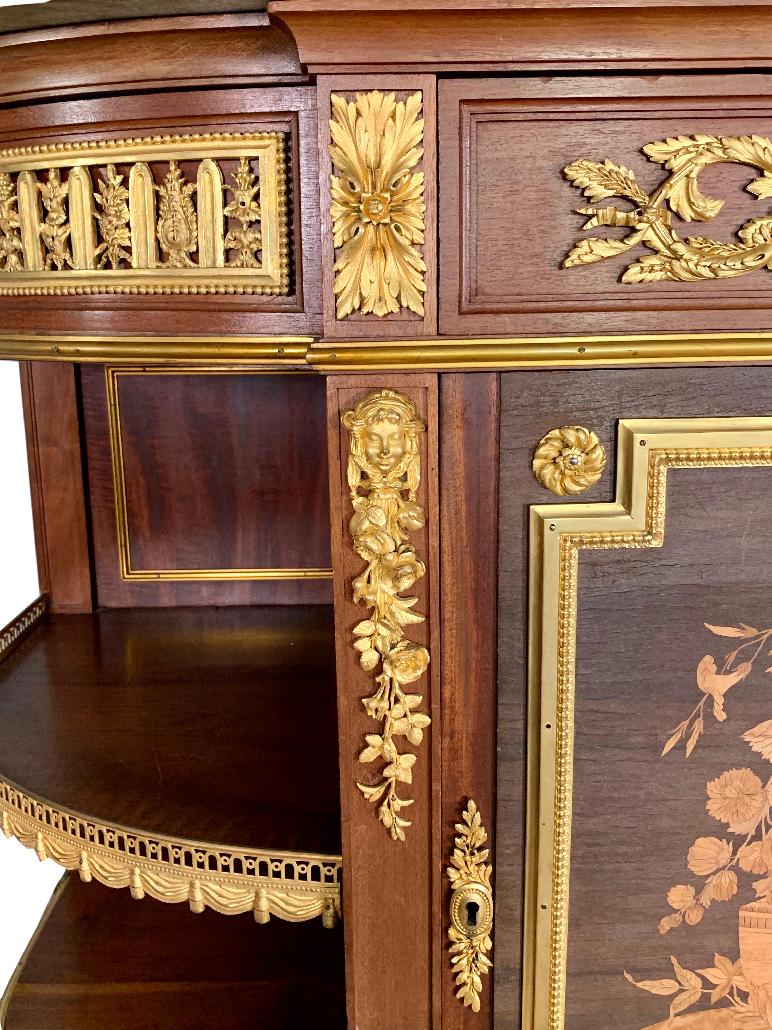 Antique French Console o Dessert in mogano ornato di ormolature in vendita 1