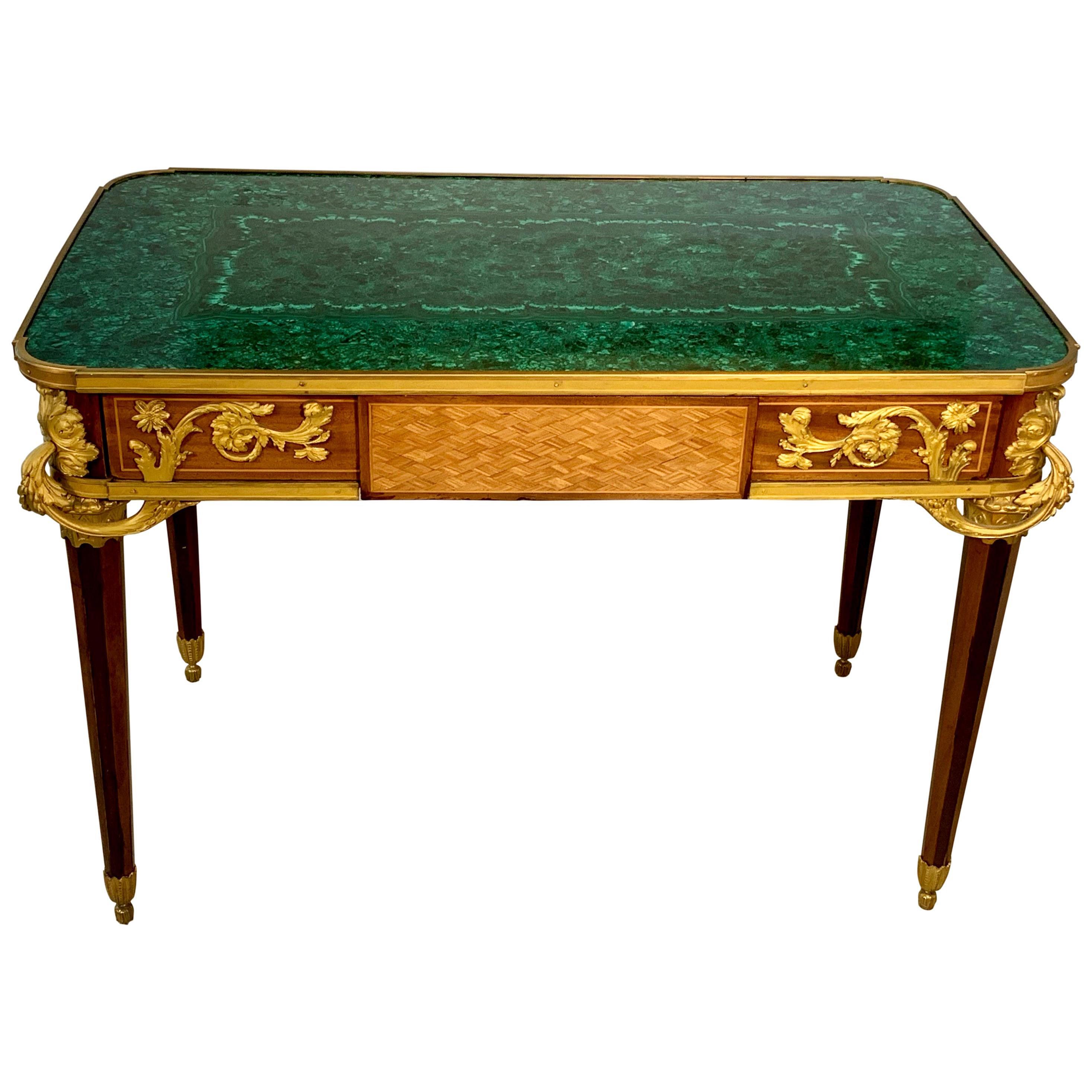 Antiker französischer Goldbronze-Montierter Malachit-Platte Mitteltisch / Schreibtisch