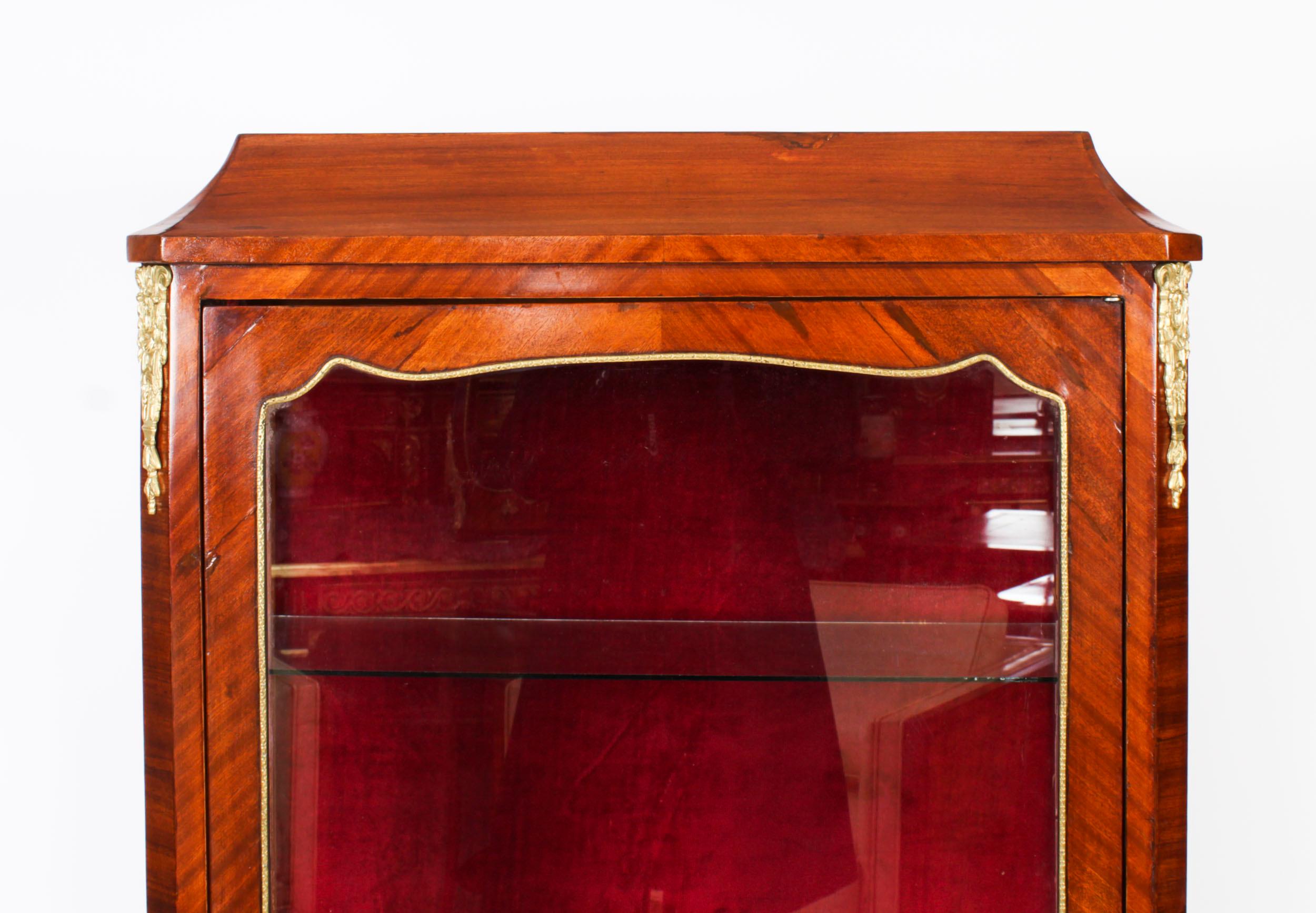 Noce Antique French Ormolu Mounted Walnut Display Cabinet Circa 1920 in vendita