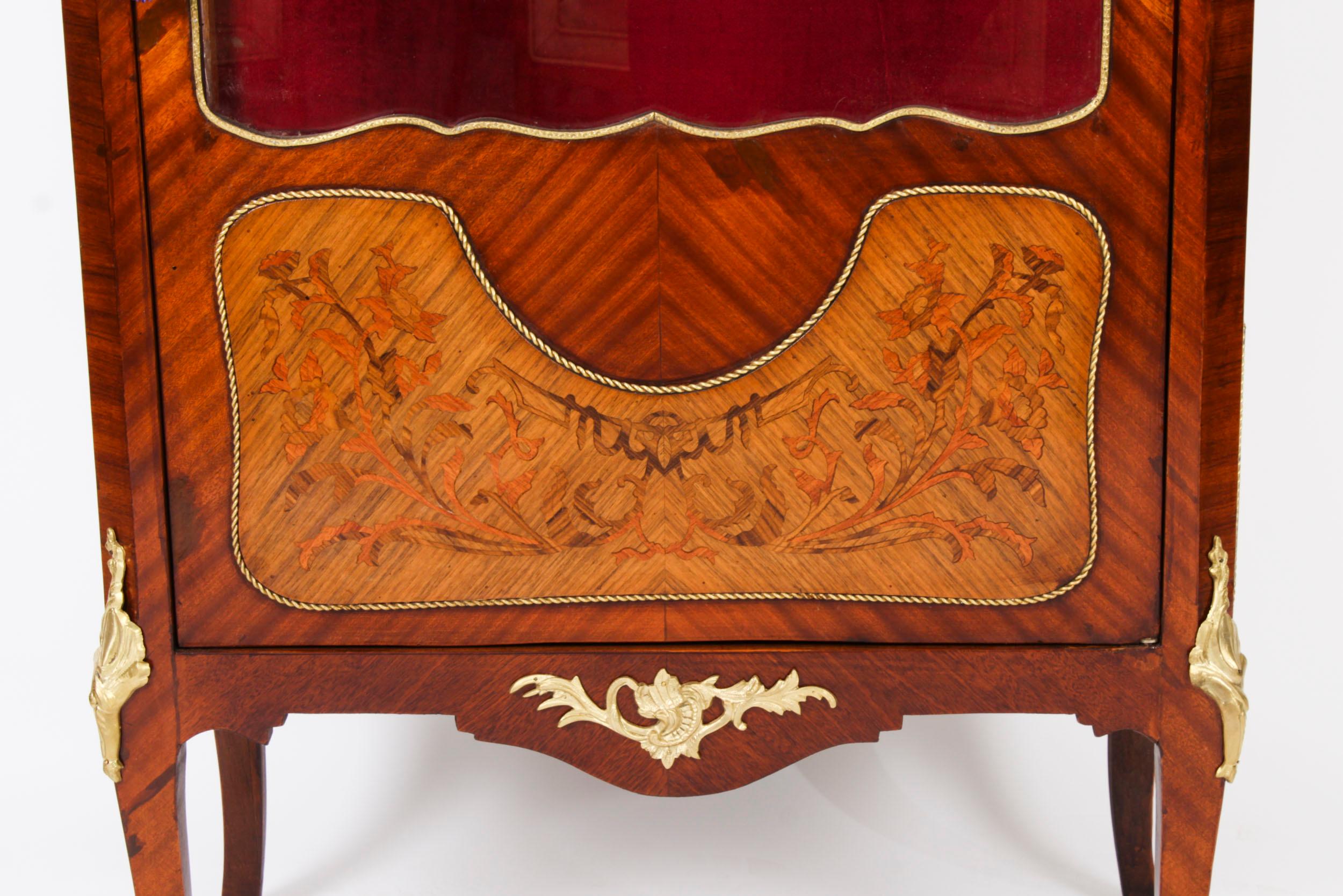 Antique French Ormolu Mounted Walnut Display Cabinet Circa 1920 in vendita 2