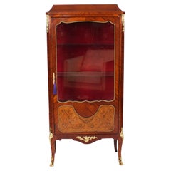 Antigua Vitrina Francesa de Madera de Nogal Montada en Ormolu Circa 1920