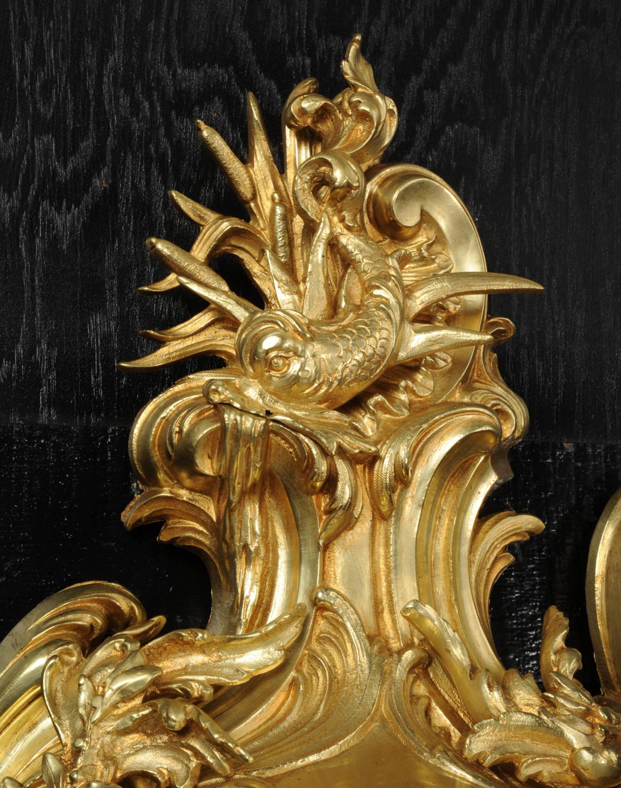 Antike französische Goldbronze-Rokoko-Cartel-Wanduhr im Rokoko-Stil - Delphin im Angebot 1