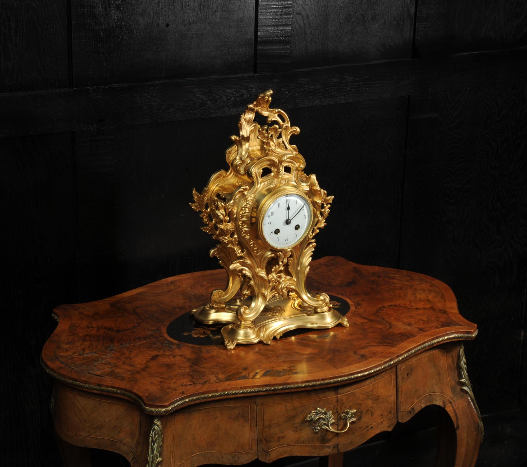 Antike französische Ormolu-Rokoko-Uhr (19. Jahrhundert) im Angebot