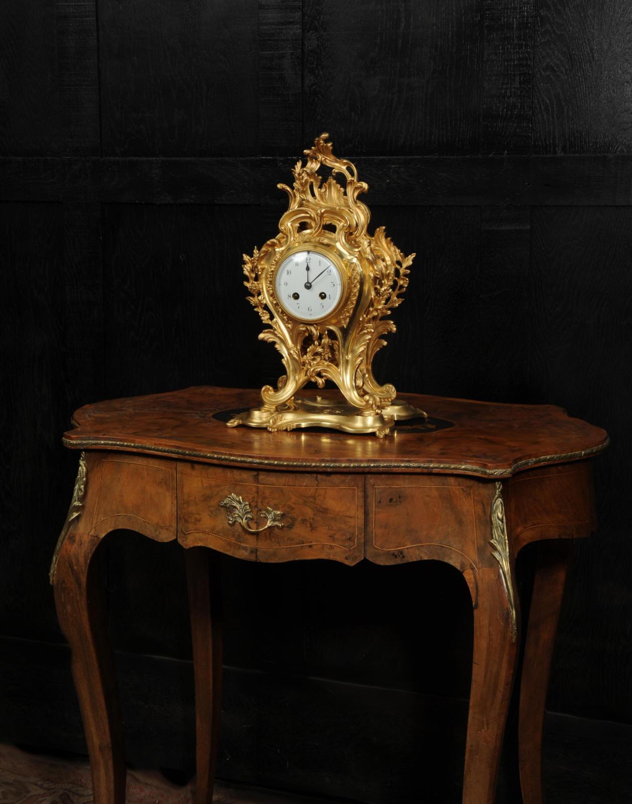 Antike französische Ormolu-Rokoko-Uhr im Angebot 1