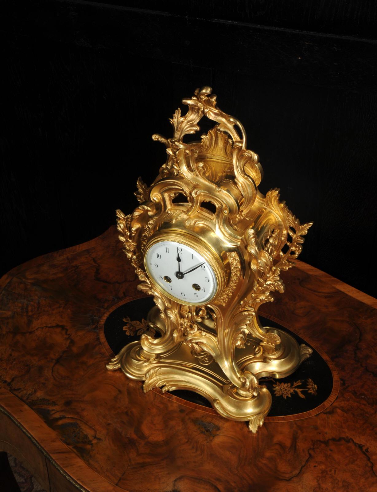 Antike französische Ormolu-Rokoko-Uhr im Angebot 3