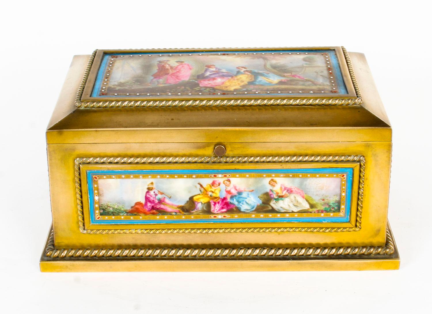 Antique French Ormolu and Sèvres Porcelain Jewelry Casket, 19th Century In Good Condition In London, GB