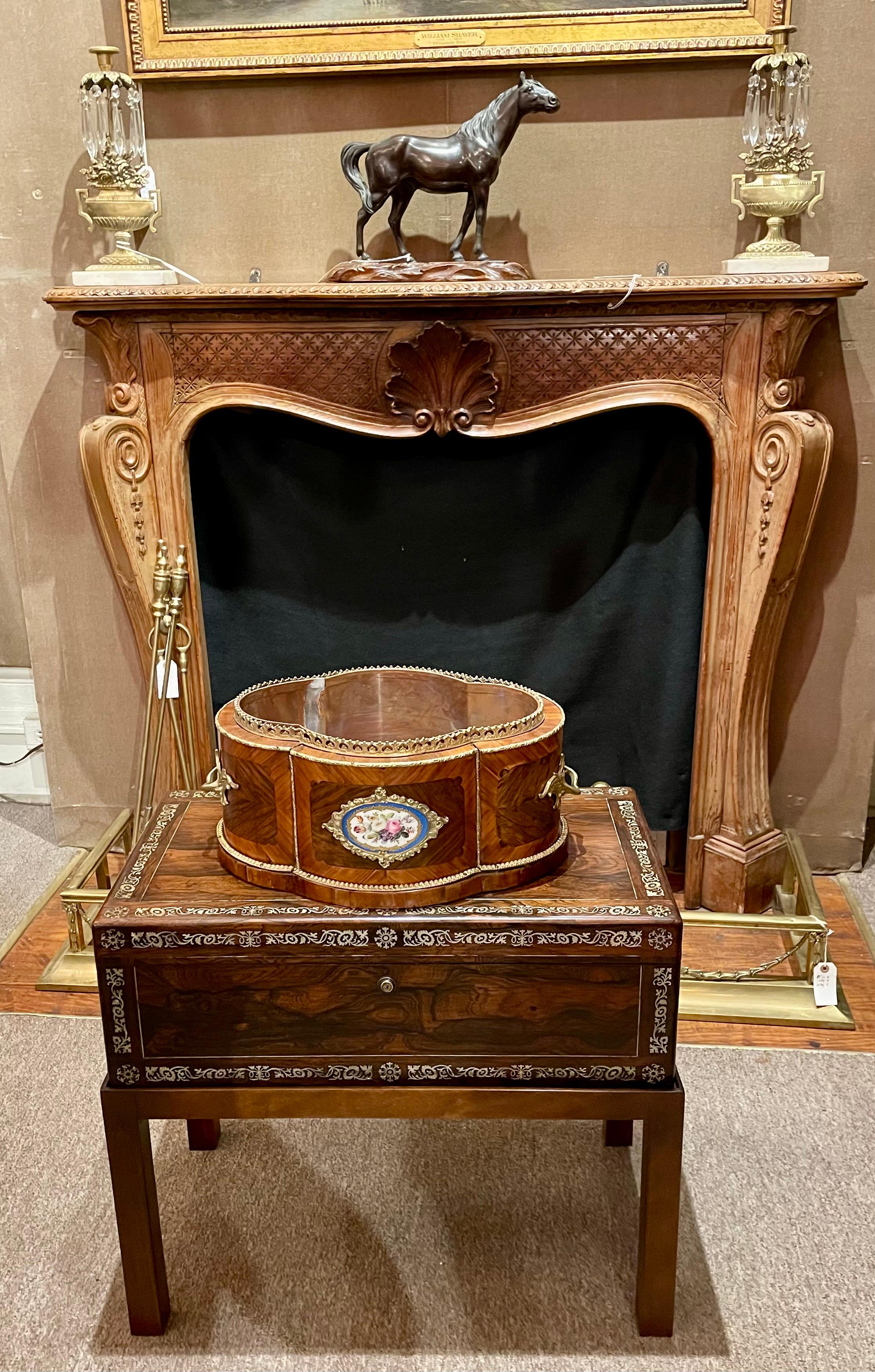 Antique Jardinière française à incrustations de bronze doré et de porcelaine de Sèvres, CIRCA 1880 en vente 4