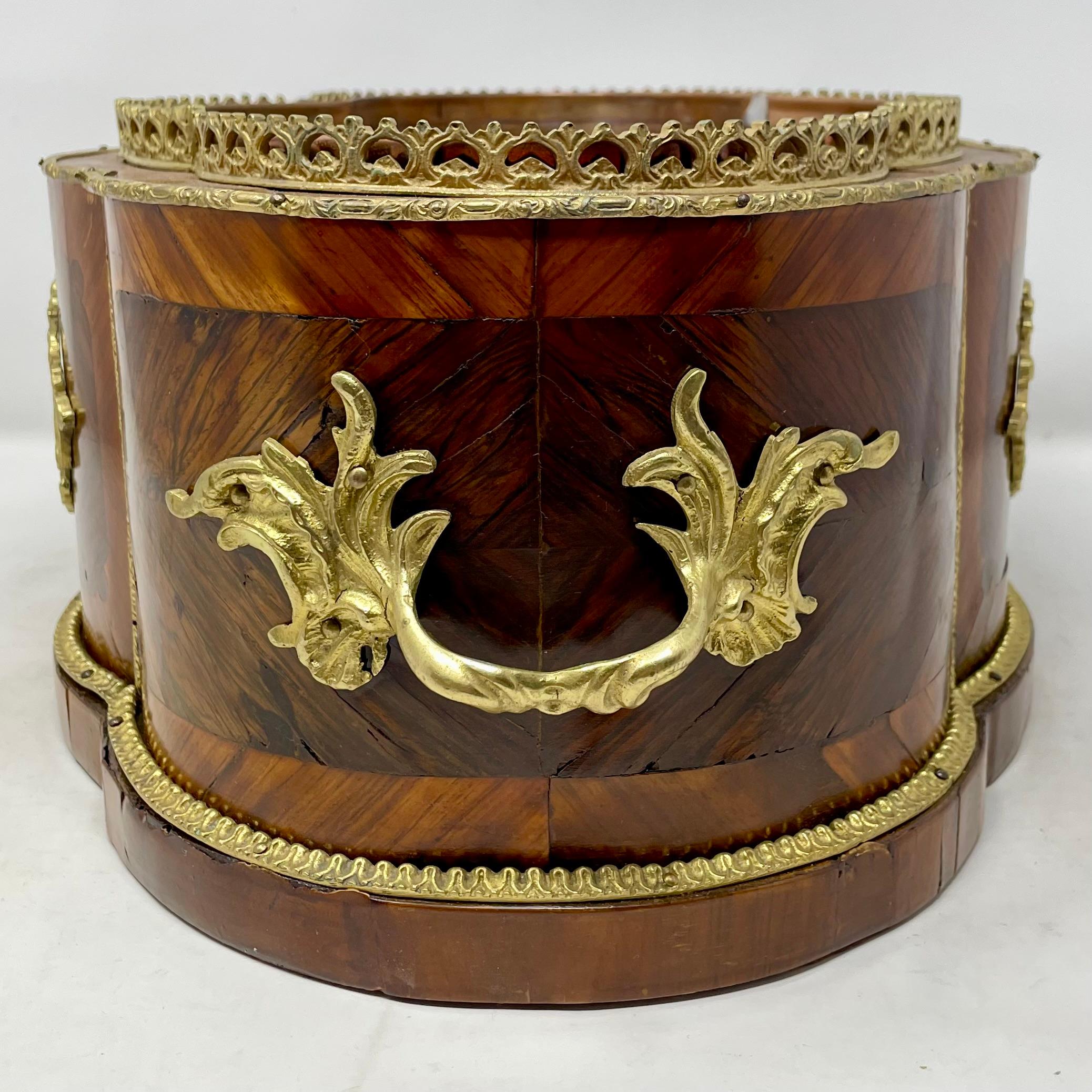 XIXe siècle Antique Jardinière française à incrustations de bronze doré et de porcelaine de Sèvres, CIRCA 1880 en vente