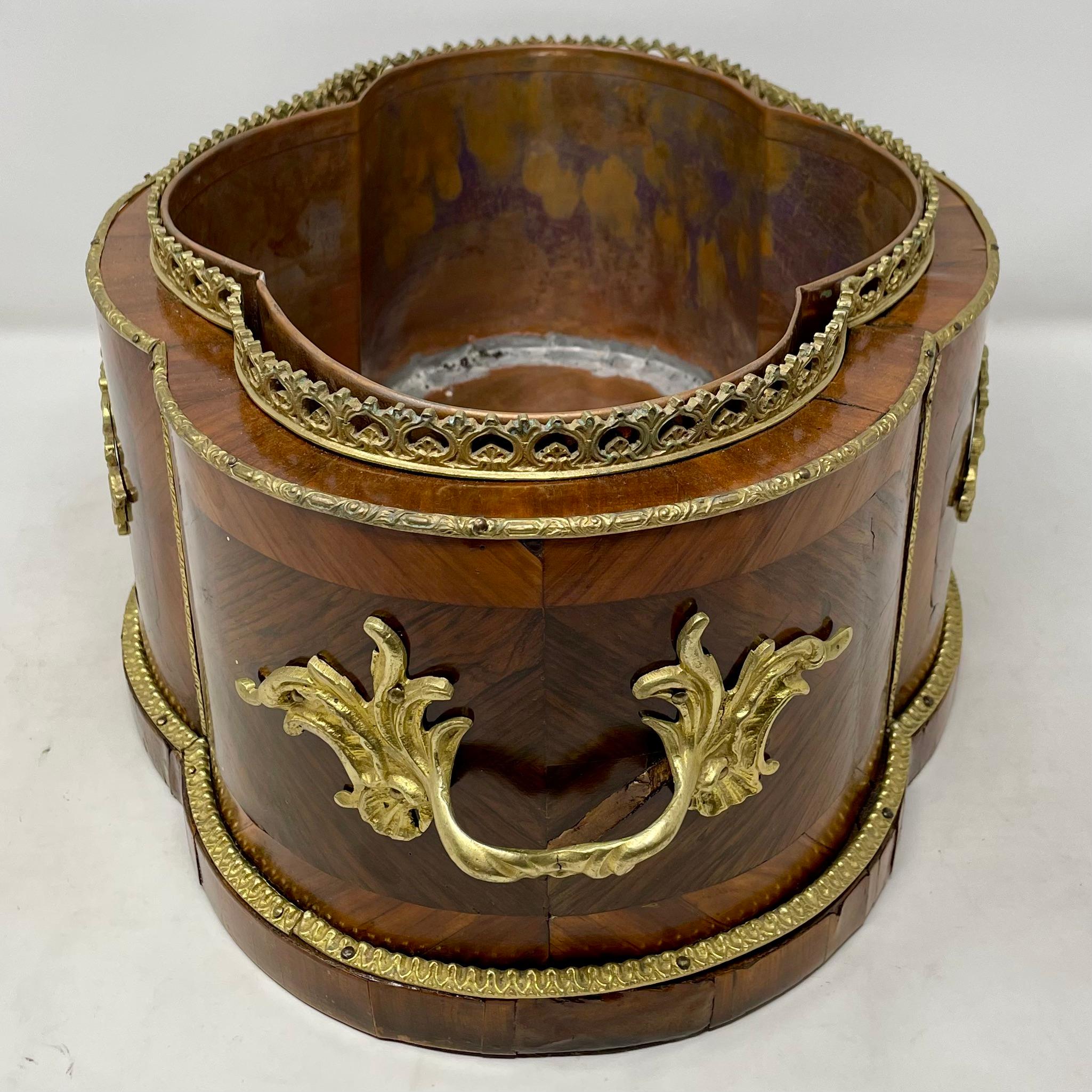 Antique Jardinière française à incrustations de bronze doré et de porcelaine de Sèvres, CIRCA 1880 en vente 2