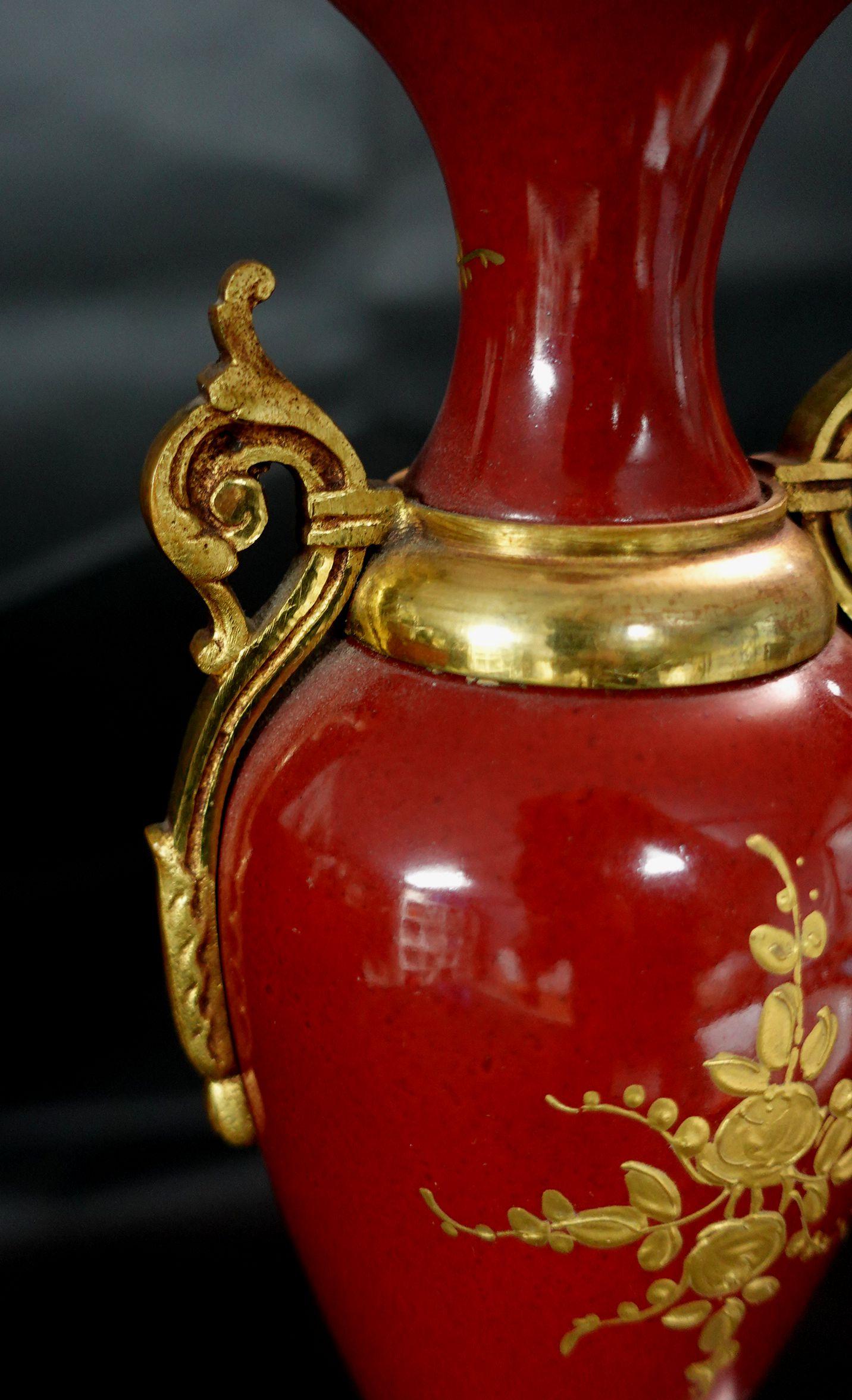 Antike französische Ormolu-Garnitur im Sevres-Stil, 19. Jahrhundert, Signatur und Markierung im Angebot 4