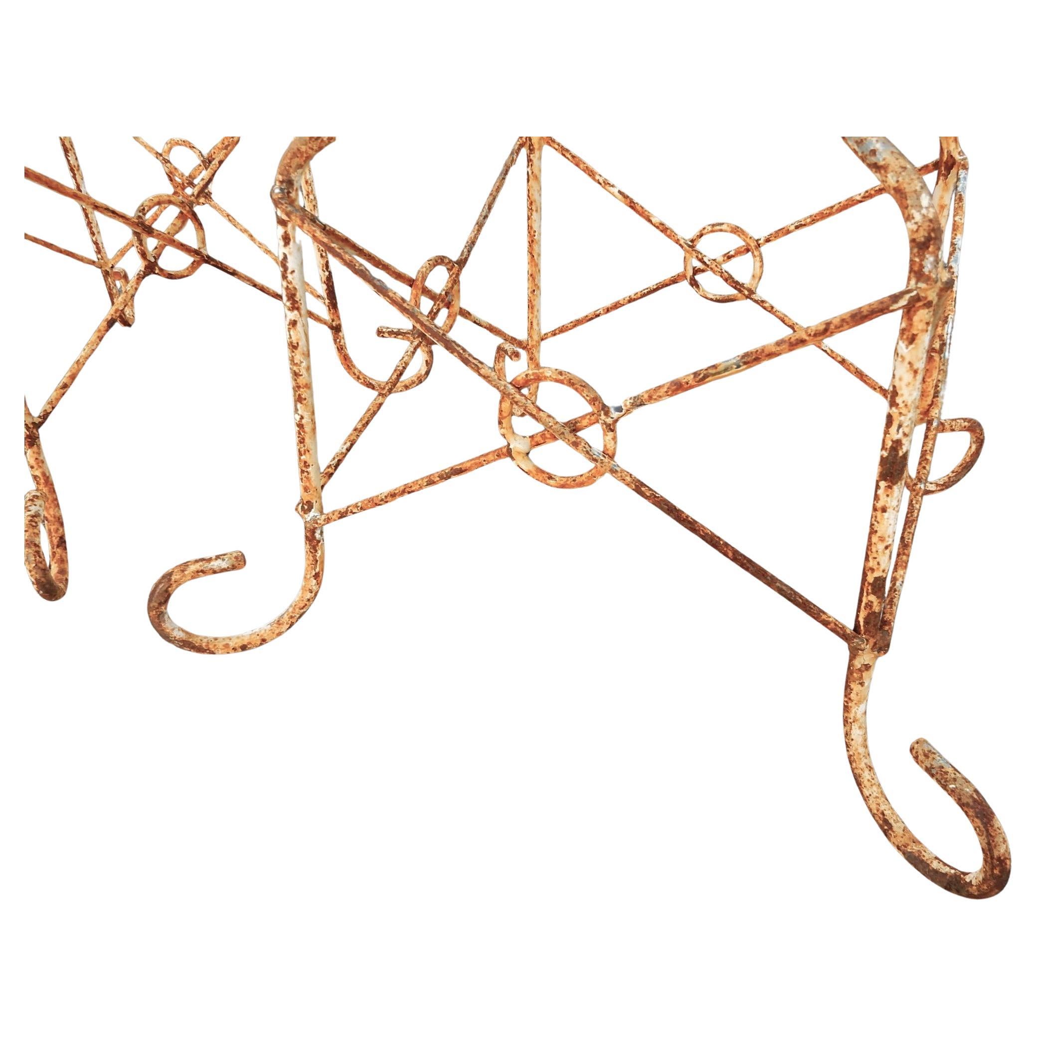 Provincial français Paire de supports pour jardinières en fer ornemental français antique en vente
