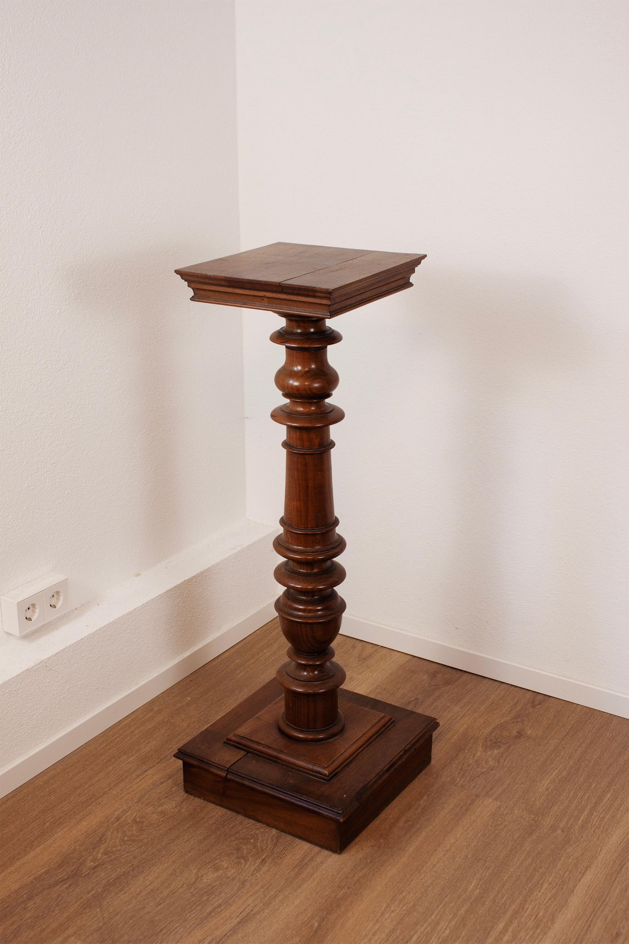Neoclassical Antique French Ornate Turned Wooden Display Collem pillar with square Top For Sale