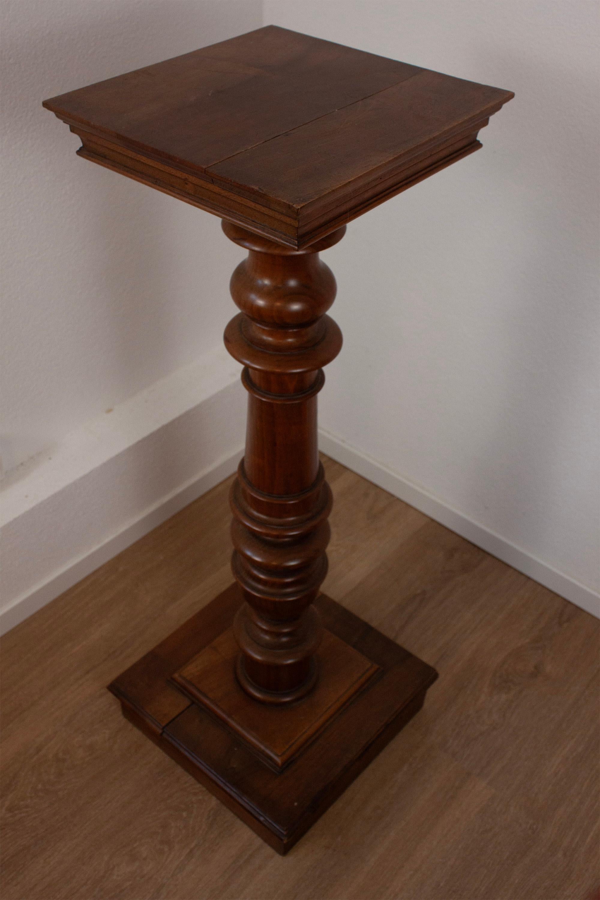 Antique French Ornate Turned Wooden Display Collem pillar with square Top For Sale 2