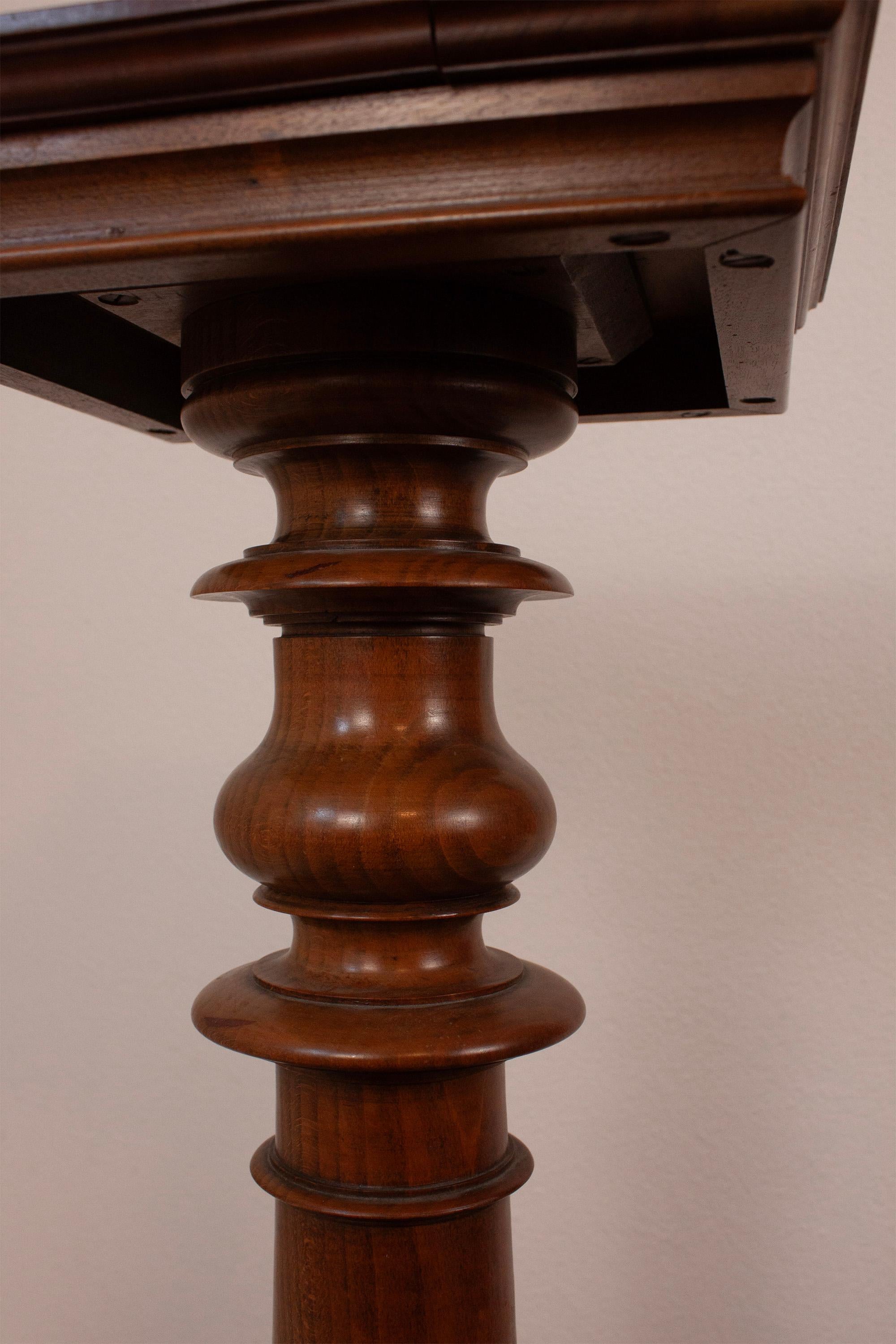 Antique French Ornate Turned Wooden Display Collem pillar with square Top For Sale 3