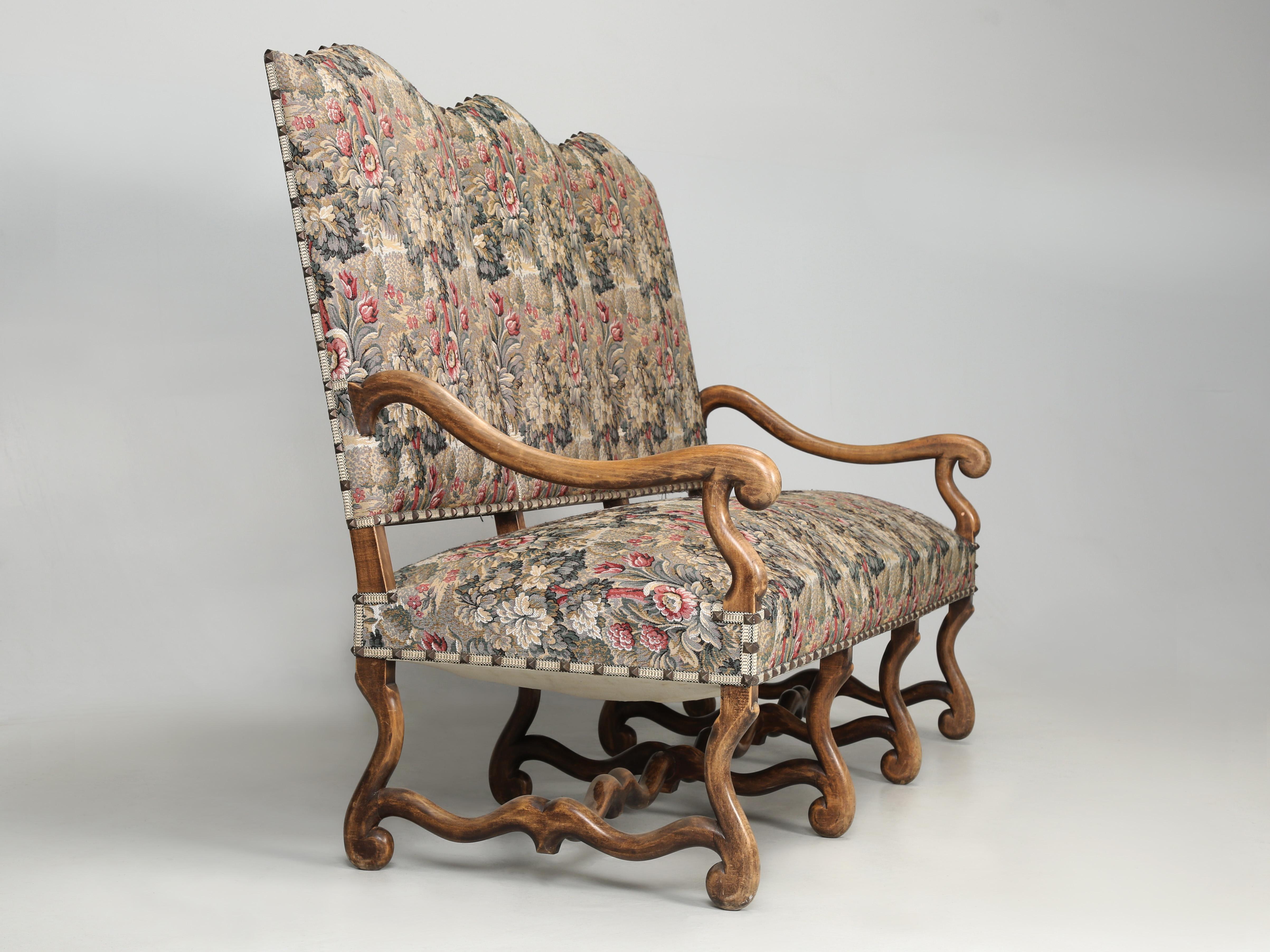 Antikes französisches Os-De-Mouton-Sessel aus alter und gebrauchsfähigem Stoff im Angebot 3