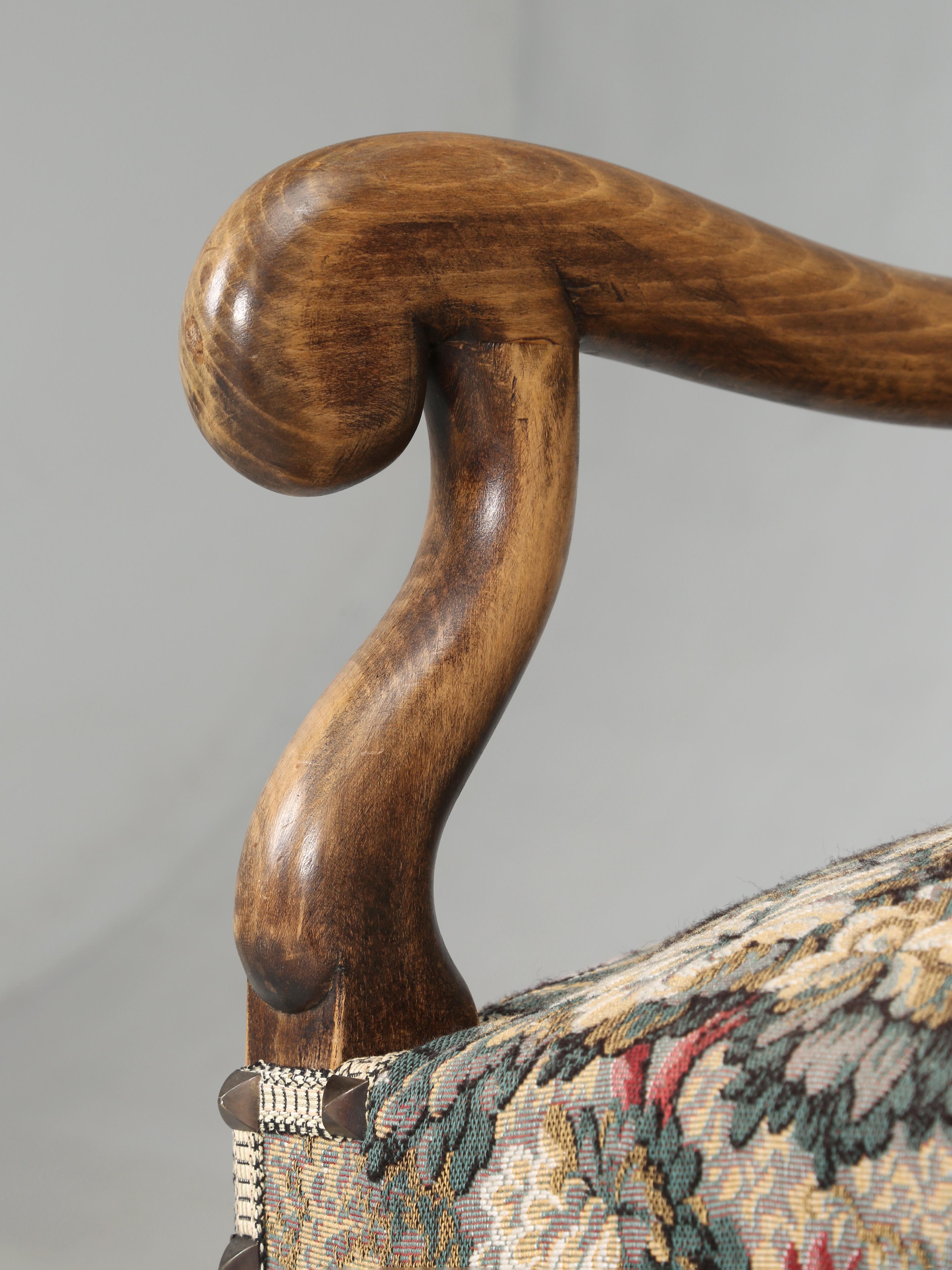 Antikes französisches Os-De-Mouton-Sessel aus alter und gebrauchsfähigem Stoff (Mitte des 20. Jahrhunderts) im Angebot