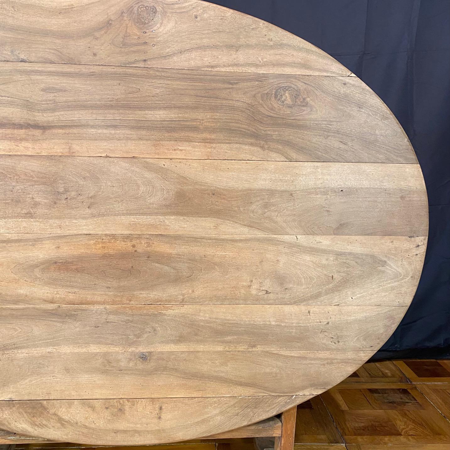 Provincial français Antique French Oval Bleached Walnut Wine Tasting Table en vente