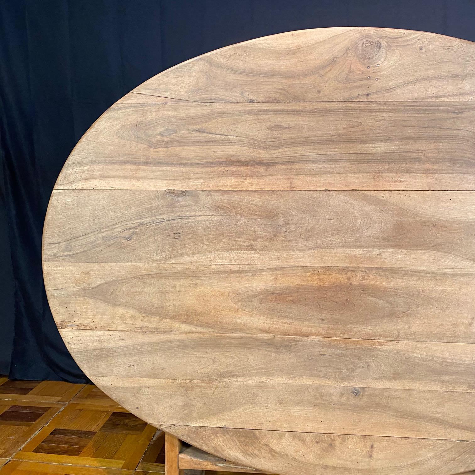 Blanchi Antique French Oval Bleached Walnut Wine Tasting Table en vente